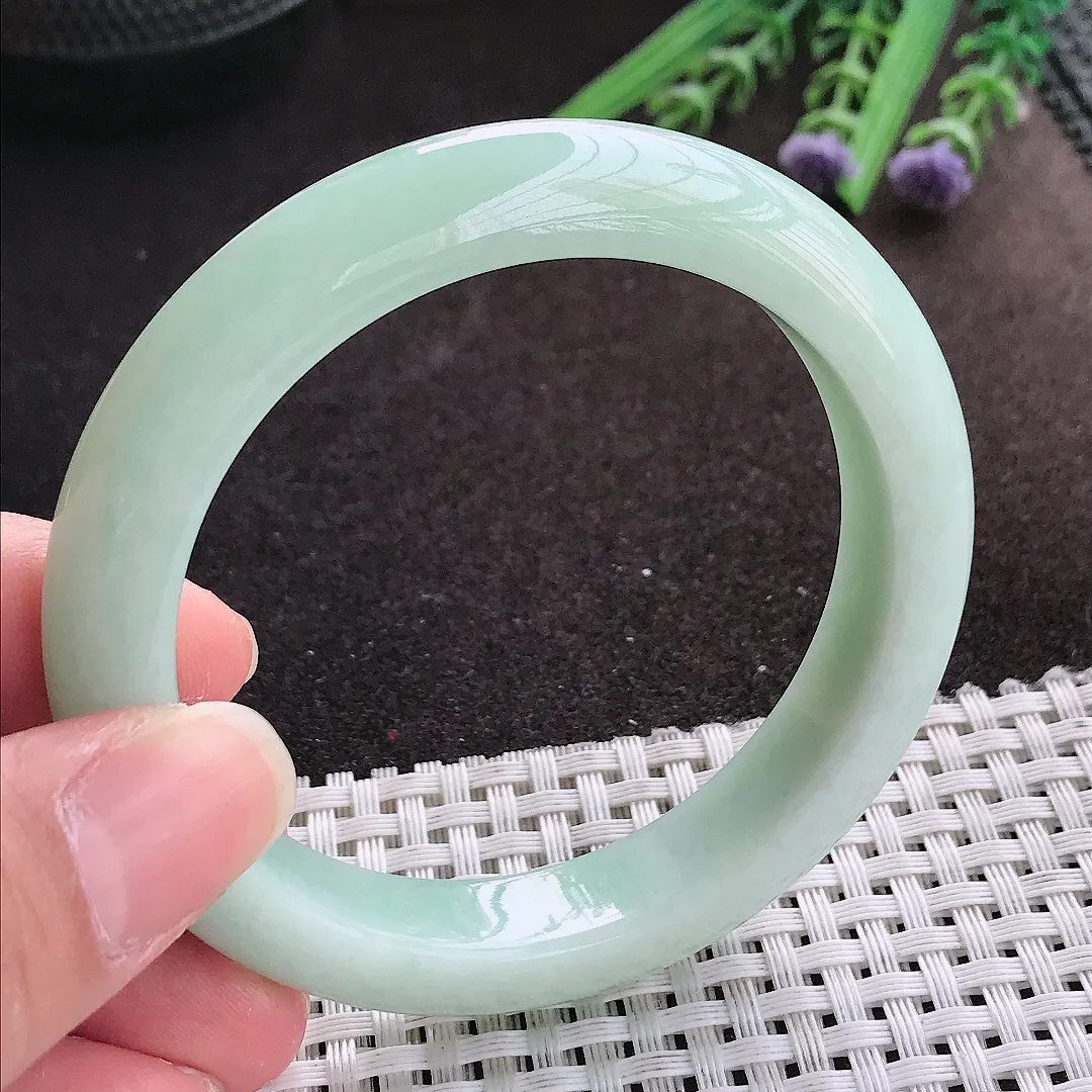 实拍A货翡翠55.5/11.3/8.8老坑秀气冰润冰晴绿手镯宽边翡翠玉镯女款
