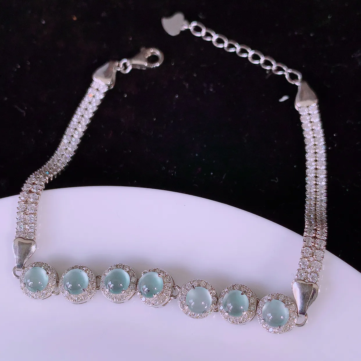 冰透满绿翡翠925银镶嵌手链，自然光实拍，翠色灵动，颜色漂亮，种老水足，品相佳，佩戴佳品！#97.1