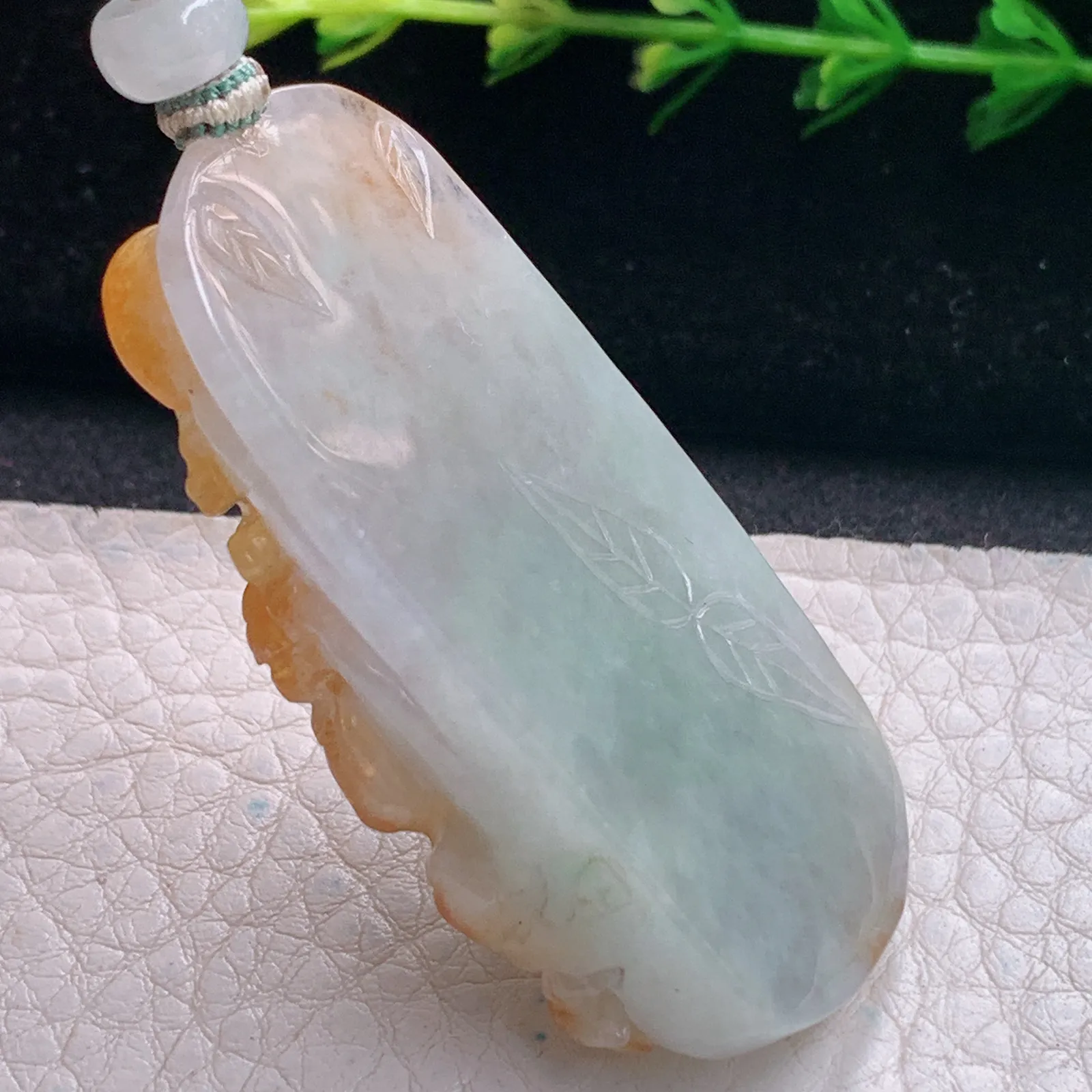 cys实拍52.5*26*12.3缅甸翡翠精雕冰双彩下山虎 生肖虎？玉吊坠