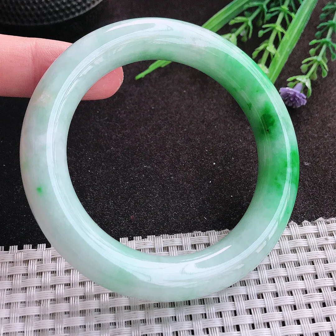 实拍A货翡翠56.5/12.5/11.5老坑精美飘阳绿手镯翡翠胖圆条玉镯女款