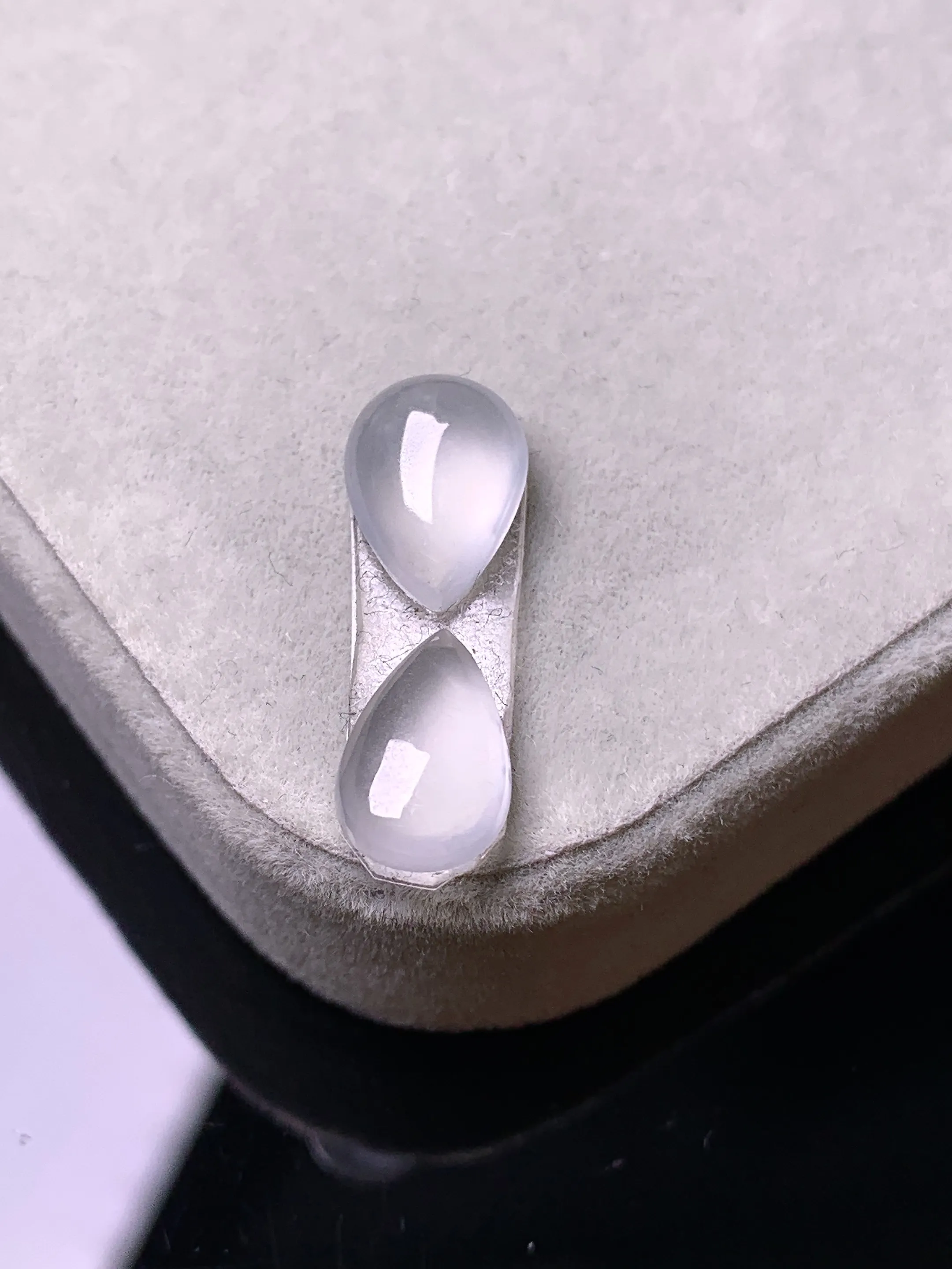 镶嵌款 冰种水滴吊坠 玉质细腻 色泽艳丽清新 整体尺寸9.6*7.1*3