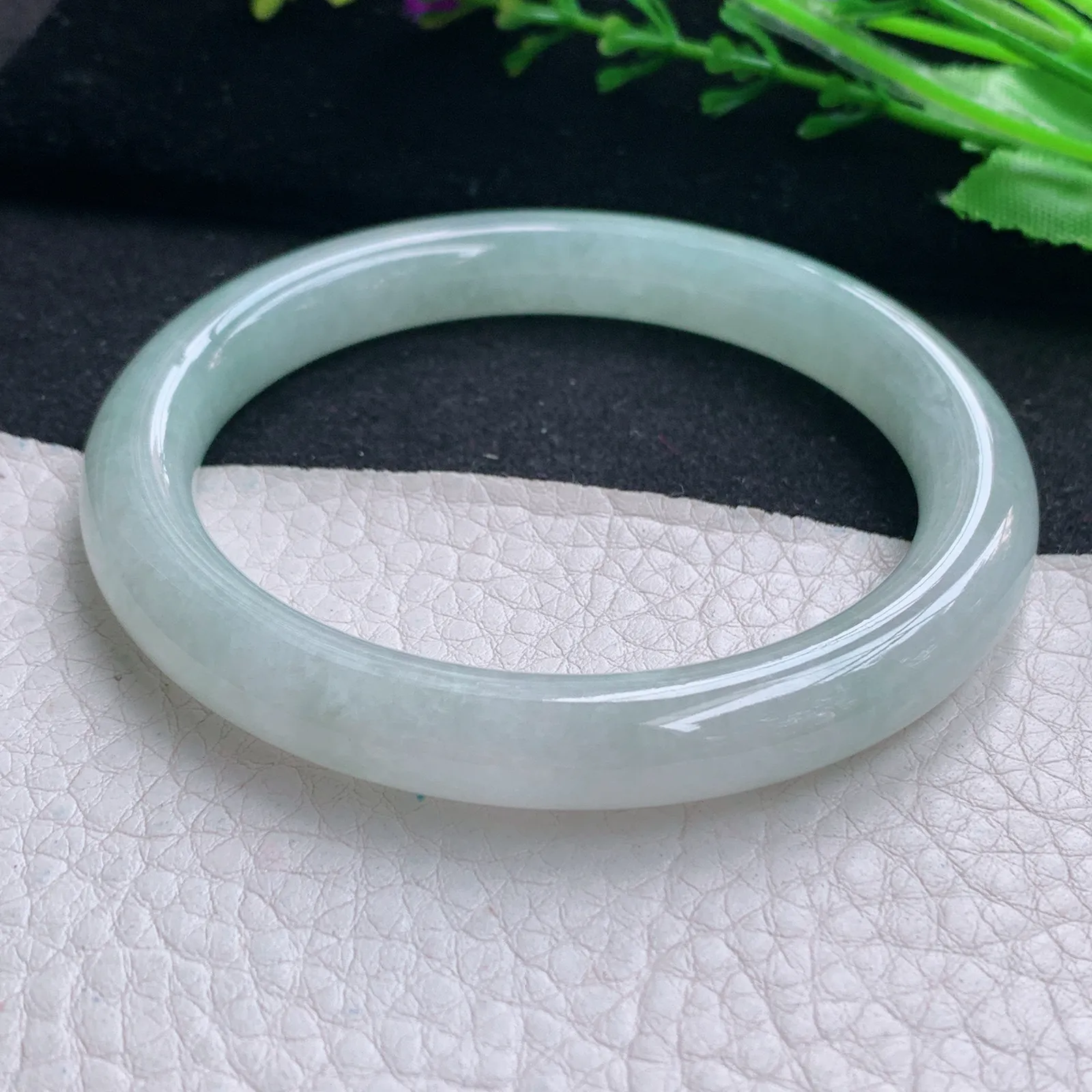 ym实拍57.5*9美人镯 天然缅甸翡翠冰晴秀气圆条玉手镯 叮当镯