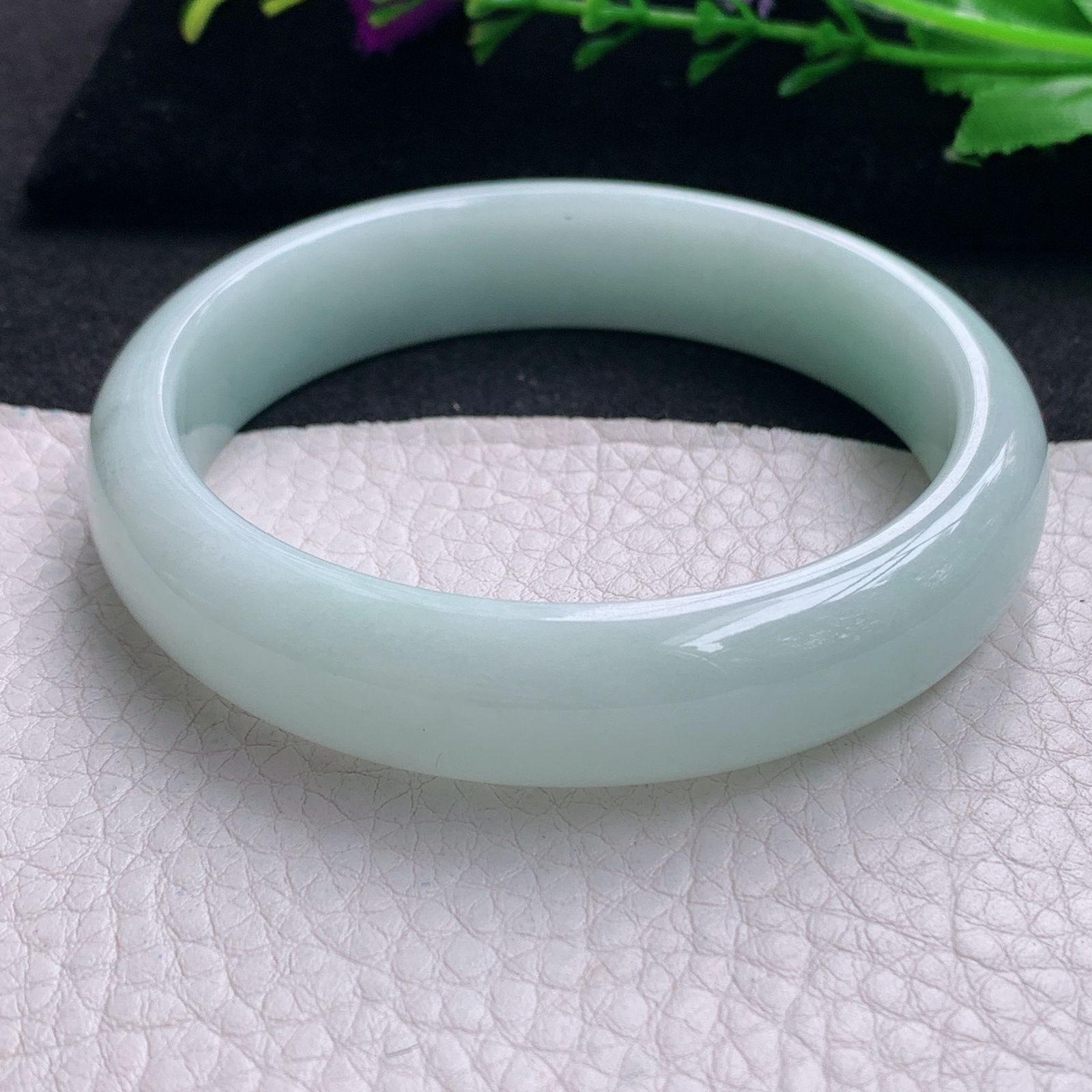 js大圈口60*13.8*7.3平安镯 天然缅甸翡翠浅绿水润玉手镯 宽边玉手环