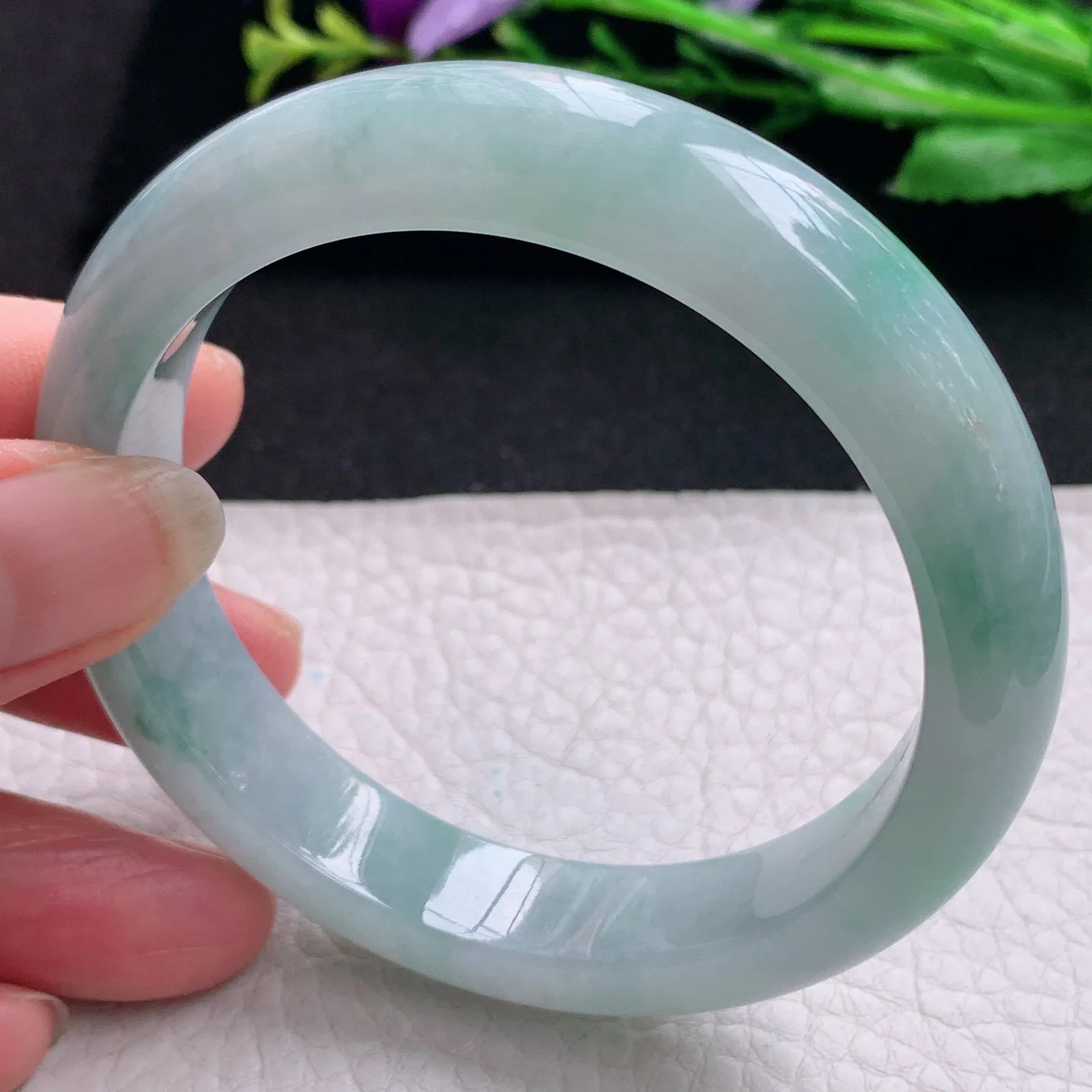 ee实拍58*12.8*8.4平安镯 天然缅甸翡翠飘绿花水润玉手镯正圈玉手环