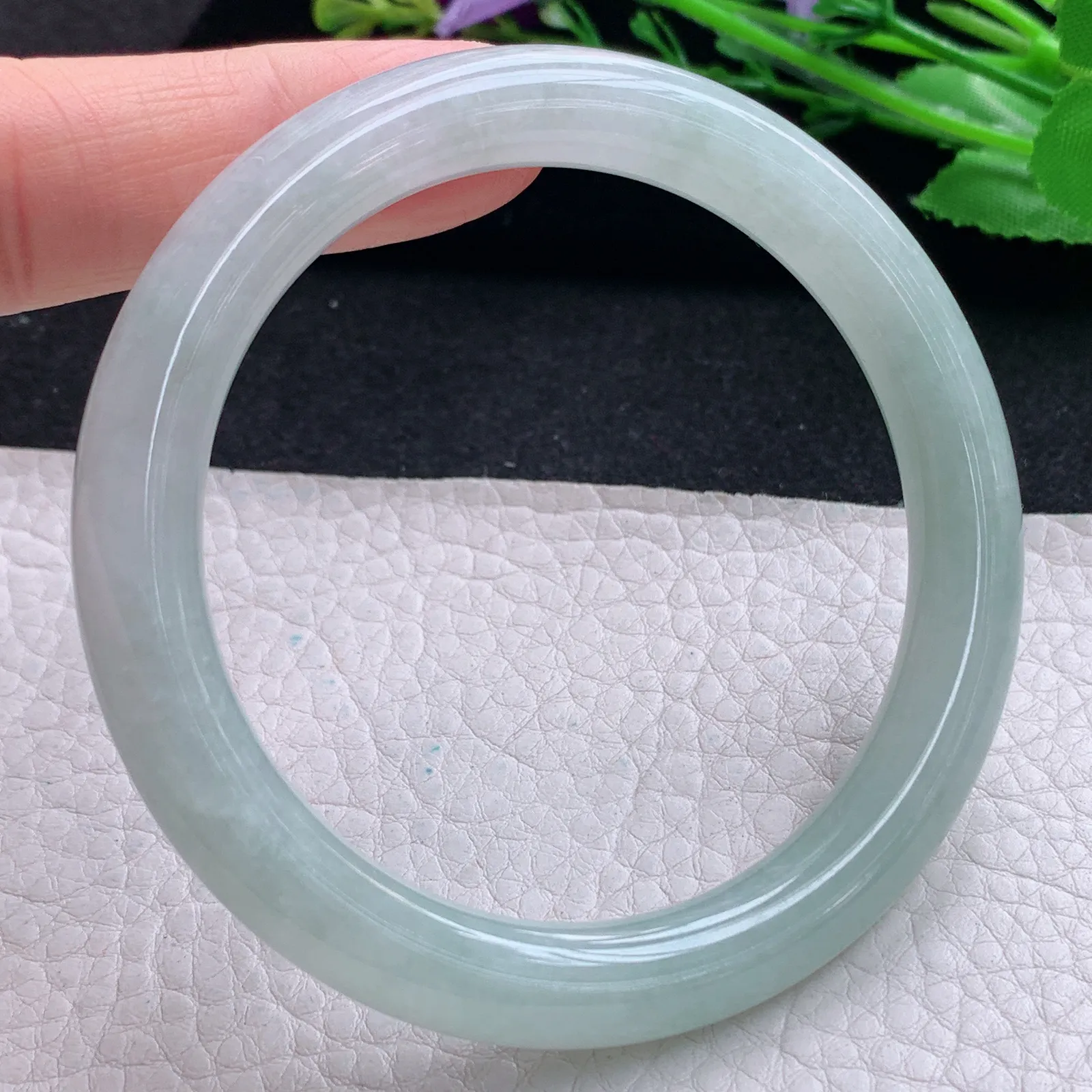 ym实拍57.5*9美人镯 天然缅甸翡翠冰晴秀气圆条玉手镯 叮当镯