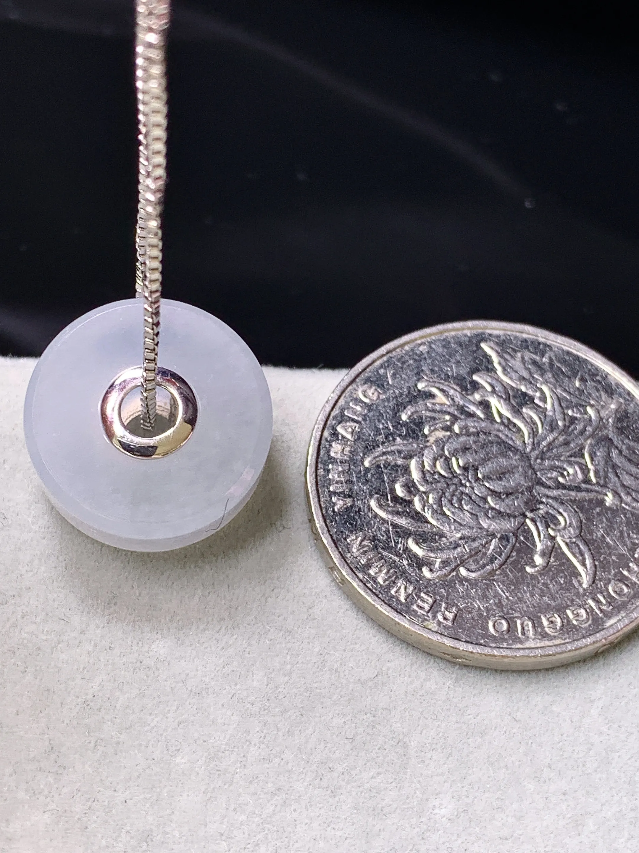 18k金镶嵌冰种路路通吊坠 玉质细腻 色泽艳丽清新 整体尺寸15*6.5