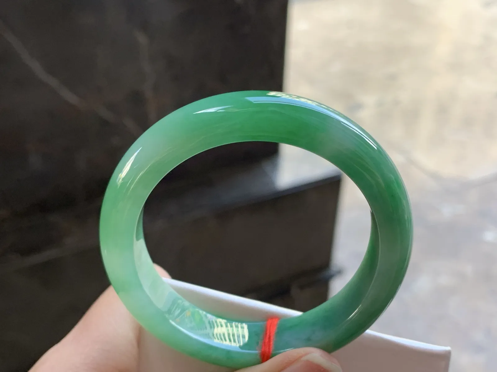 52-12.7-8.4

浓绿色手镯^_^鲜艳