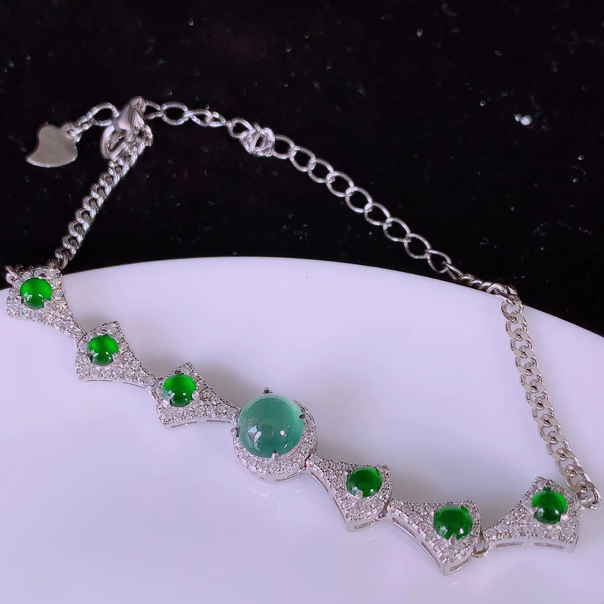 冰透满绿翡翠925银镶嵌手链，自然光实拍，翠色灵动，颜色漂亮，种老水足，品相佳，佩戴佳品！#97.1