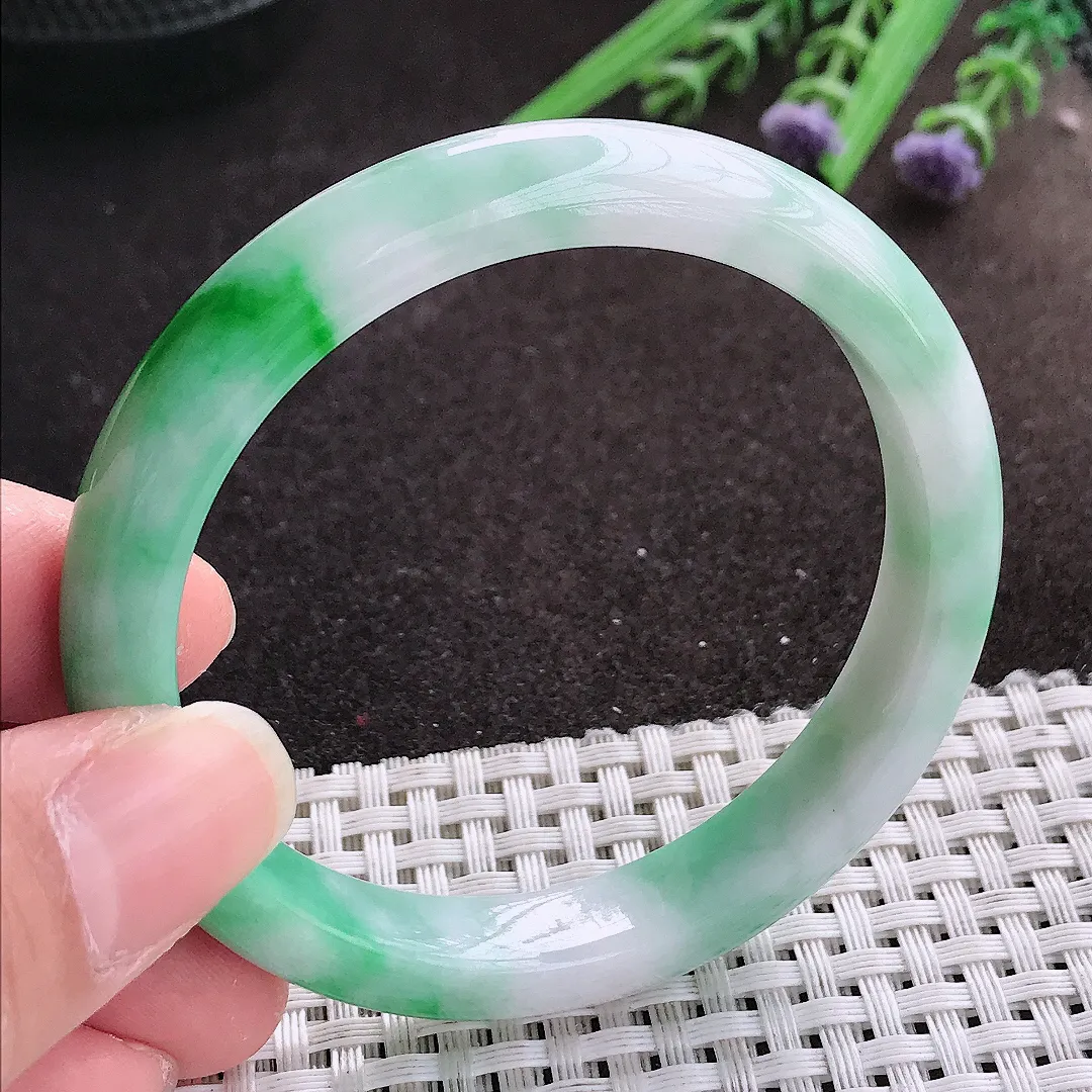 实拍A货翡翠55/10/7.8老坑精美辣阳绿手镯宽边翡翠玉镯女款