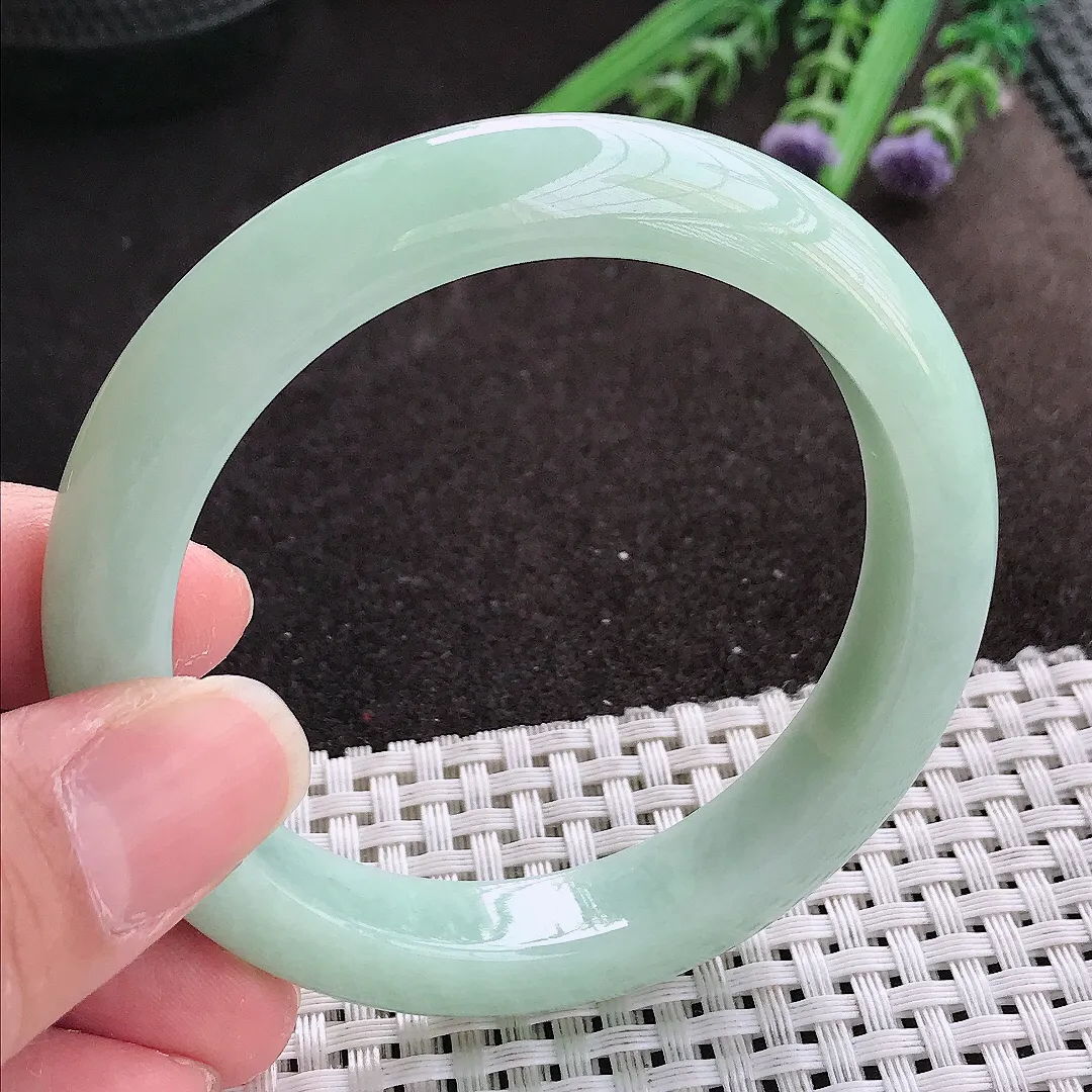 实拍A货翡翠55.5/11.3/8.8老坑秀气冰润冰晴绿手镯宽边翡翠玉镯女款