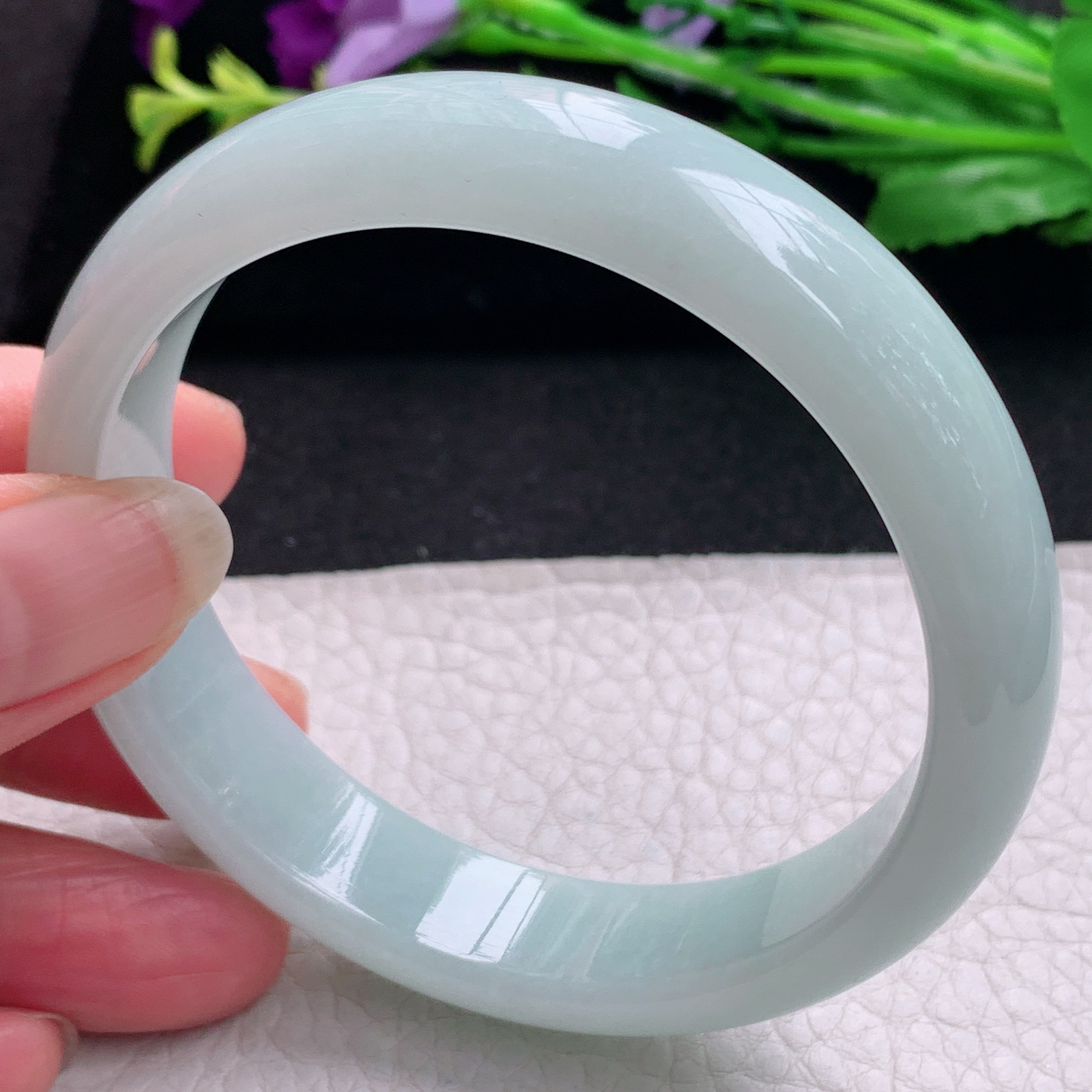 js大圈口60*13.8*7.3平安镯 天然缅甸翡翠浅绿水润玉手镯 宽边玉手环