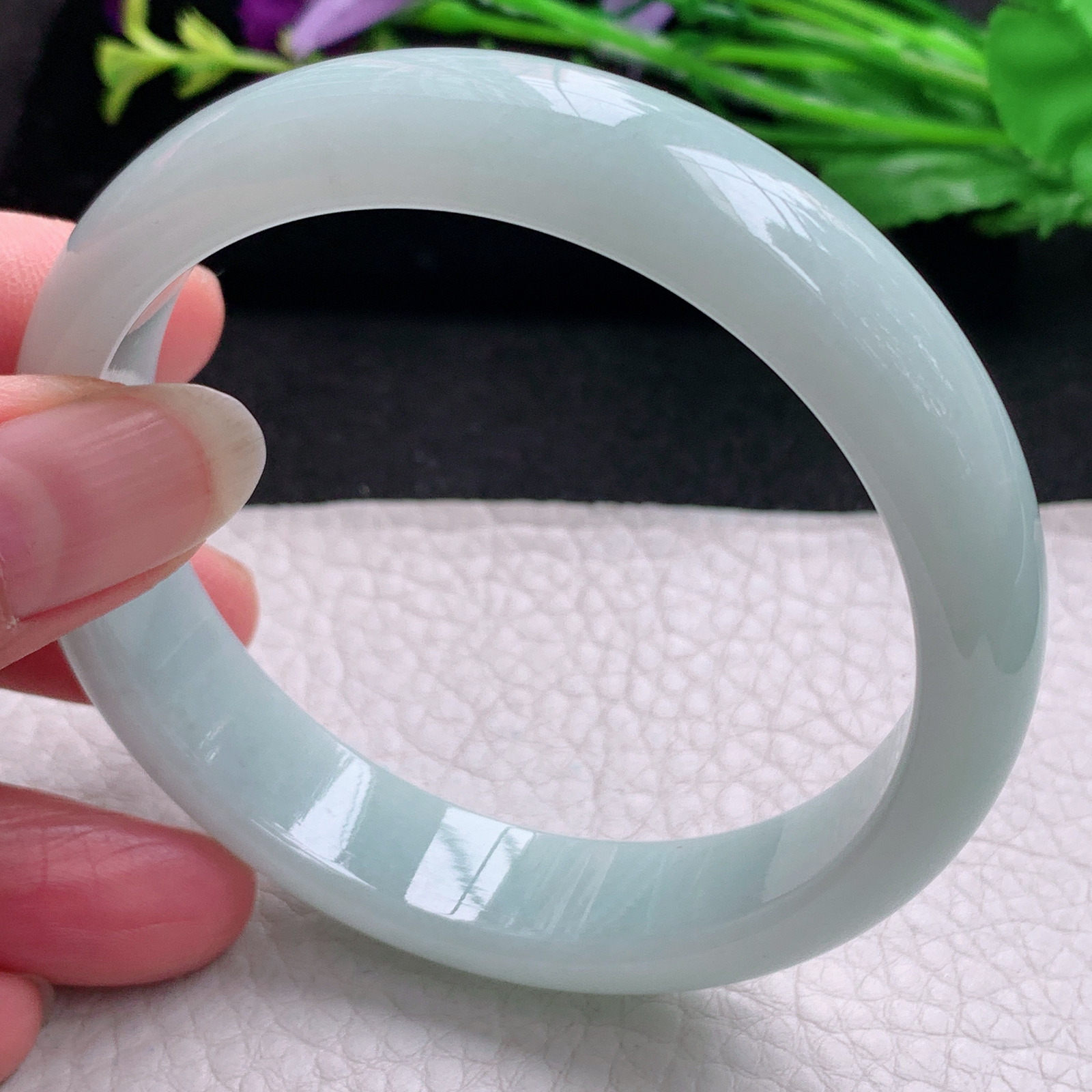 js大圈口60*13.8*7.3平安镯 天然缅甸翡翠浅绿水润玉手镯 宽边玉手环