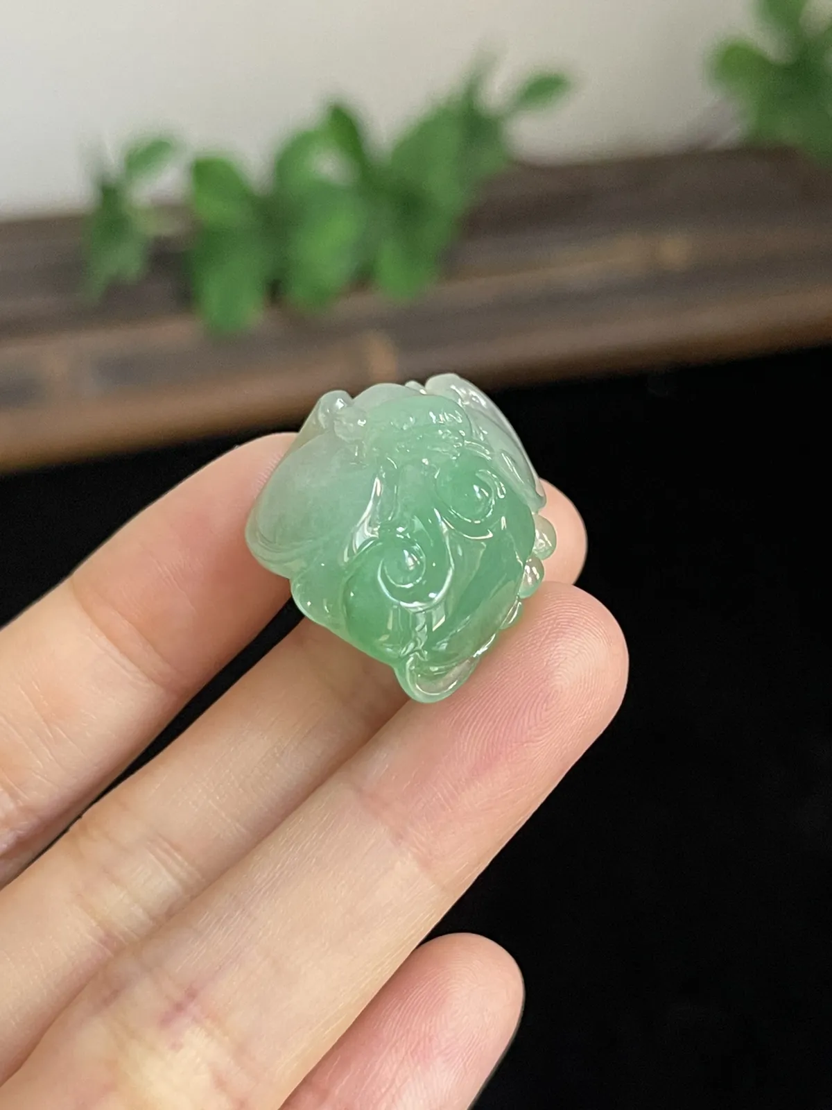 翡翠冰糯种绿色吊坠