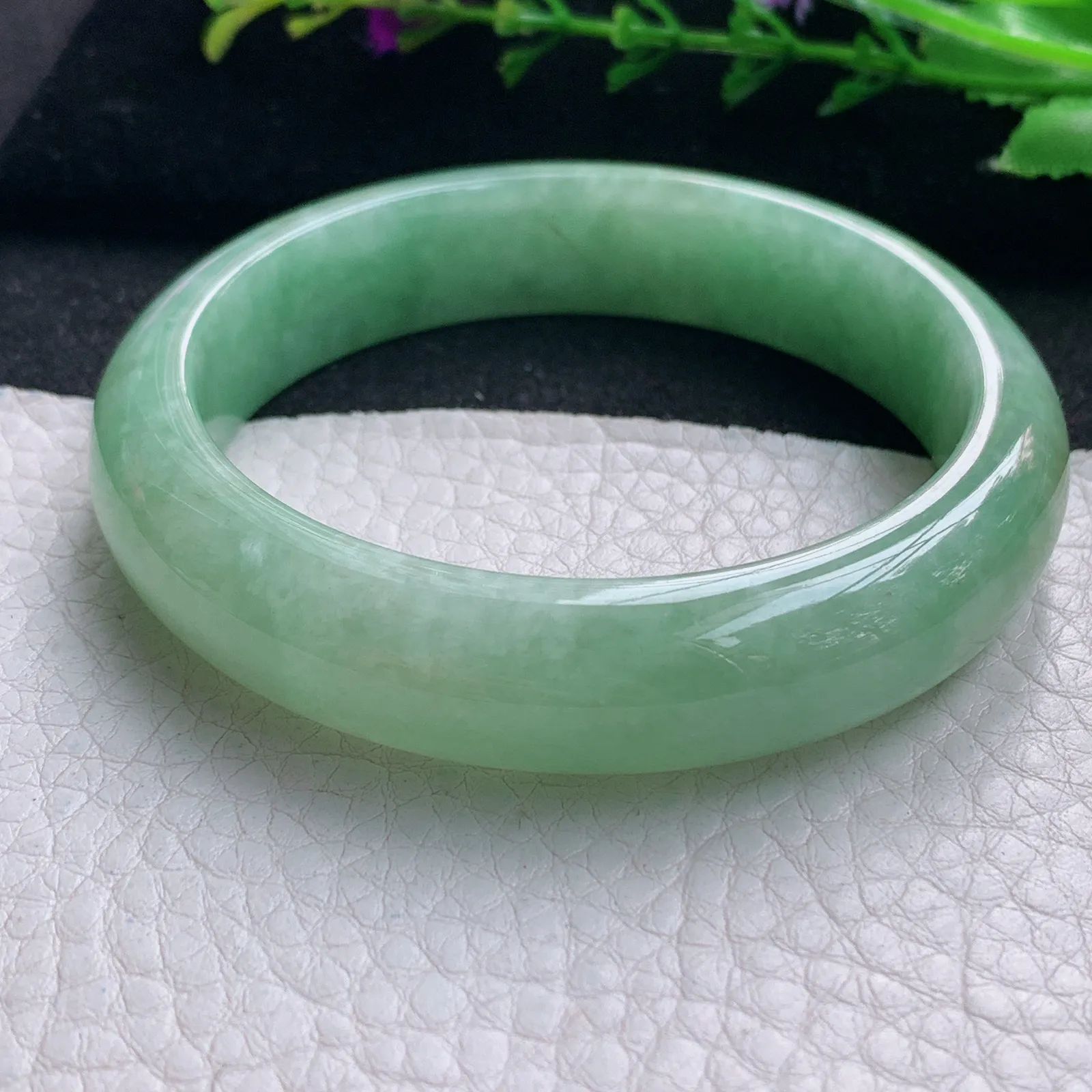 n实拍56.5*13.5*8.2平安镯 天然缅甸翡翠黄加绿水润玉手镯 正圈玉手环