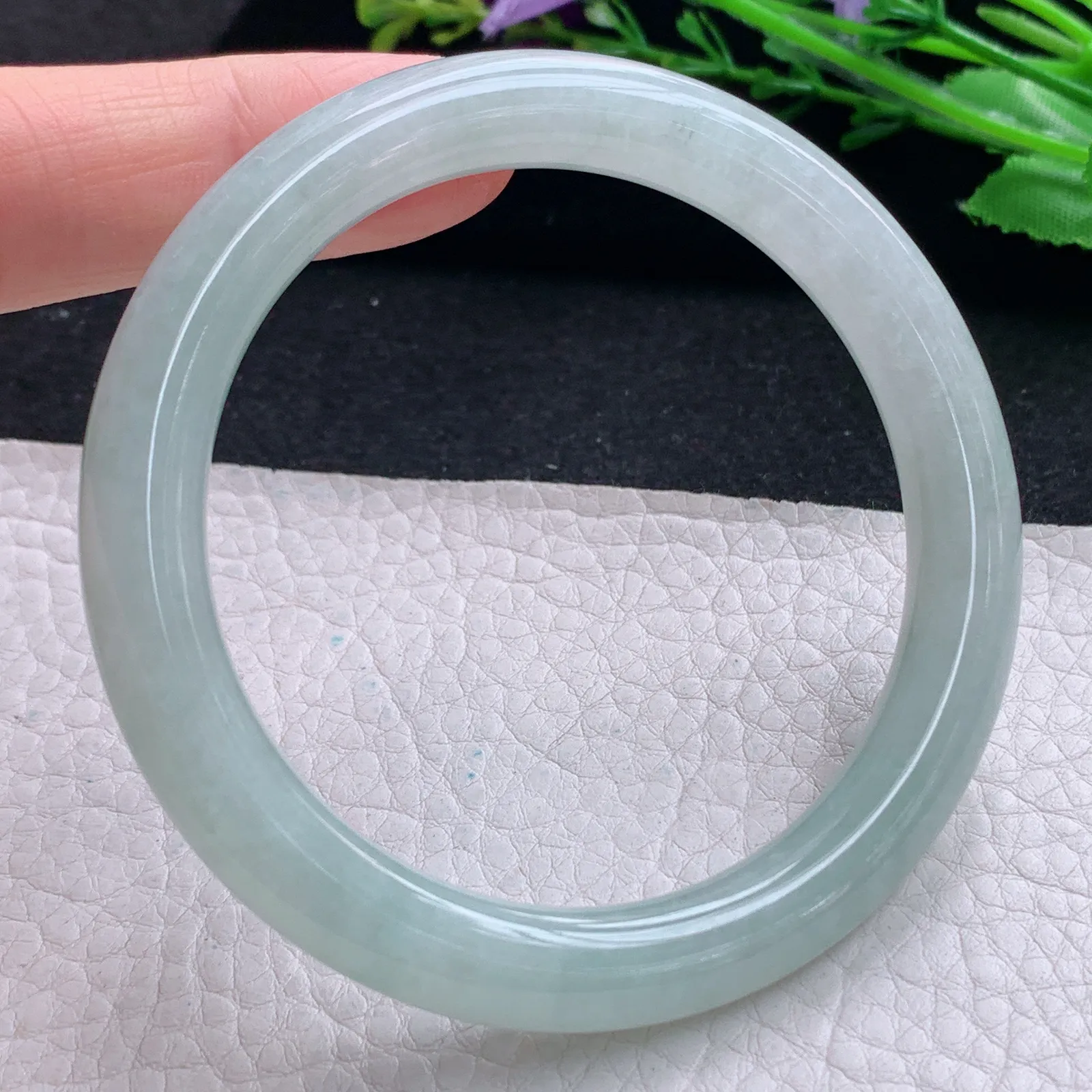 ym实拍57.5*9美人镯 天然缅甸翡翠冰晴秀气圆条玉手镯 叮当镯