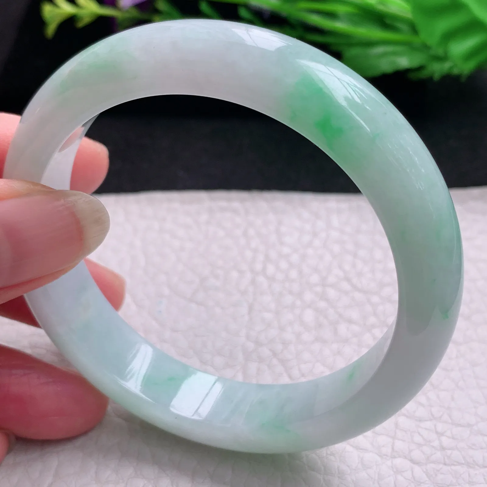 nr实拍57*13.2*8.2平安镯 天然缅甸翡翠白底青玉手镯 宽边玉手环