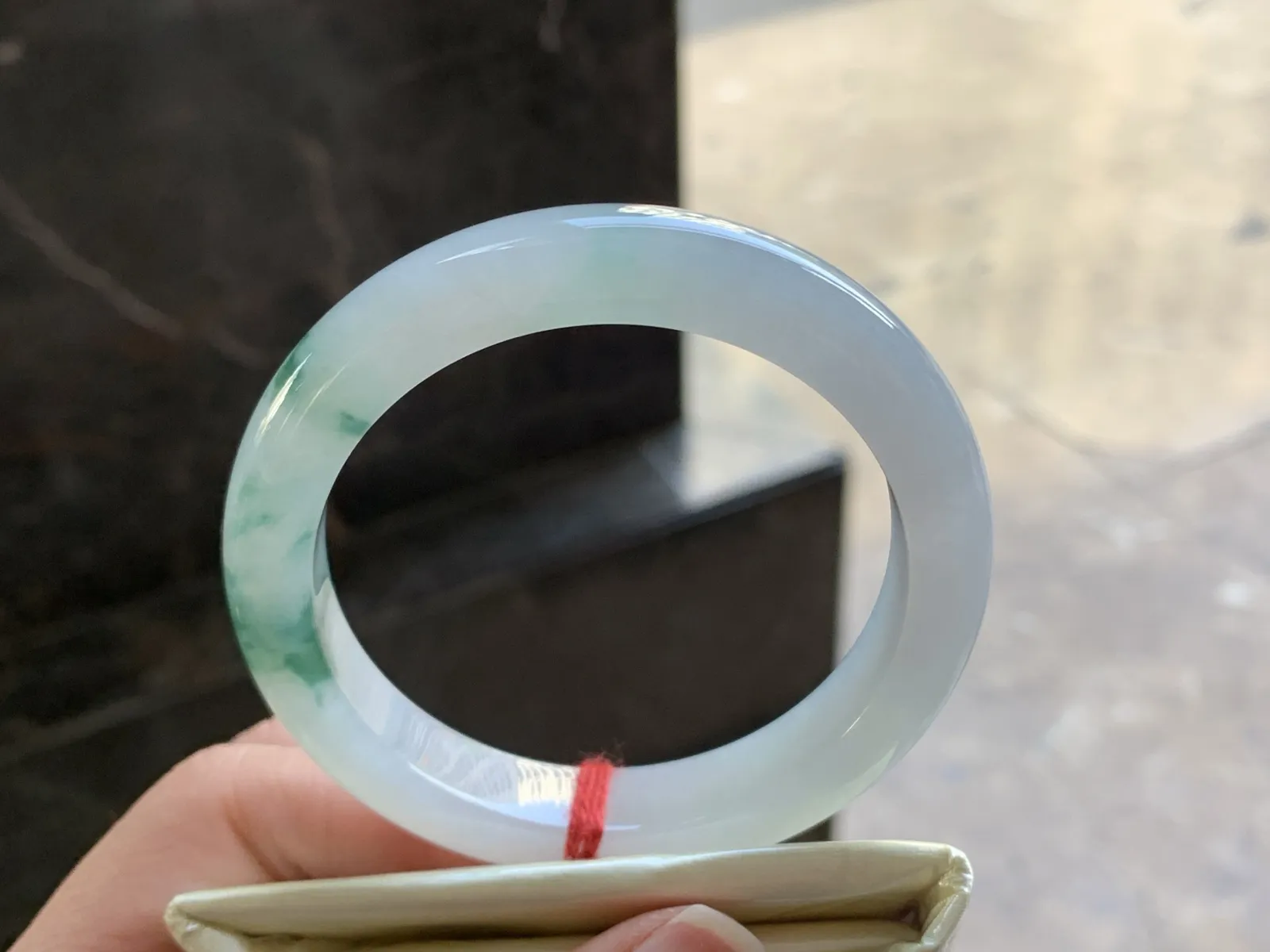 54.5-10.4-8.5

蓝花手镯^_^飘花灵韵