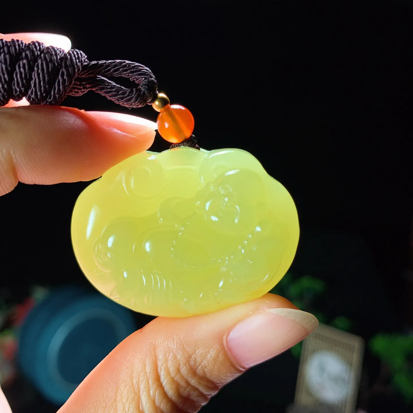 新疆和田玉若羌黄口料佛引福来挂件 尺寸30/39/15重36克 玉质细腻油润 底色纯净 脂粉好，品质好。lt260114