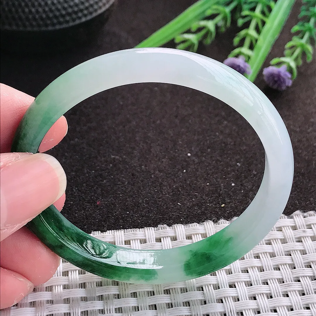 实拍A货翡翠53.5/48.5/9.8/6.3老坑冰胶特色飘花贵妃手镯宽边翡翠玉镯女款