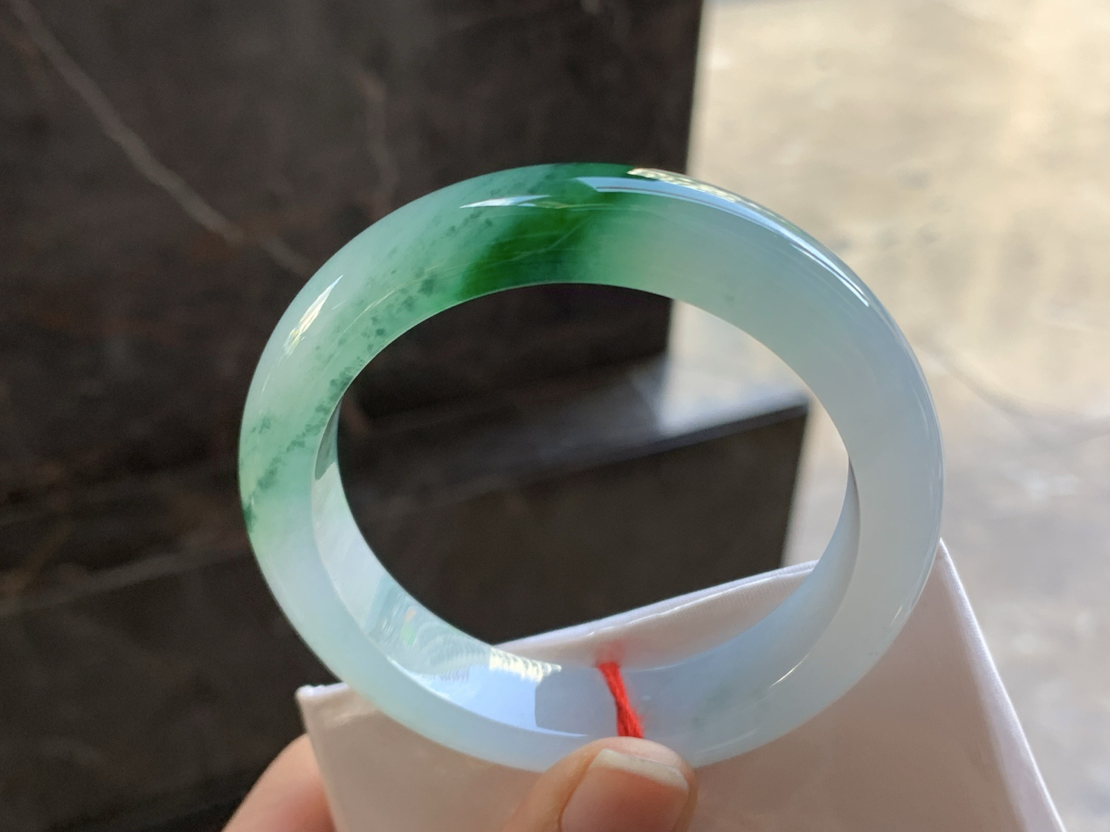 53-13-8.8

辣绿色手镯^_^颜色鲜艳 起光 种水足