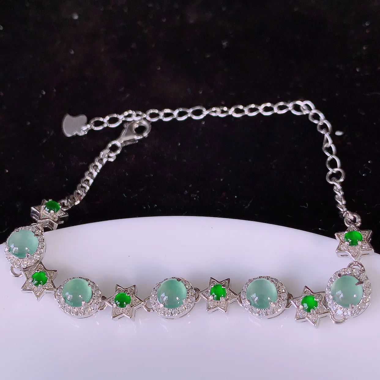 冰透满绿翡翠925银镶嵌手链，自然光实拍，翠色灵动，颜色漂亮，种老水足，品相佳，佩戴佳品！#97.1