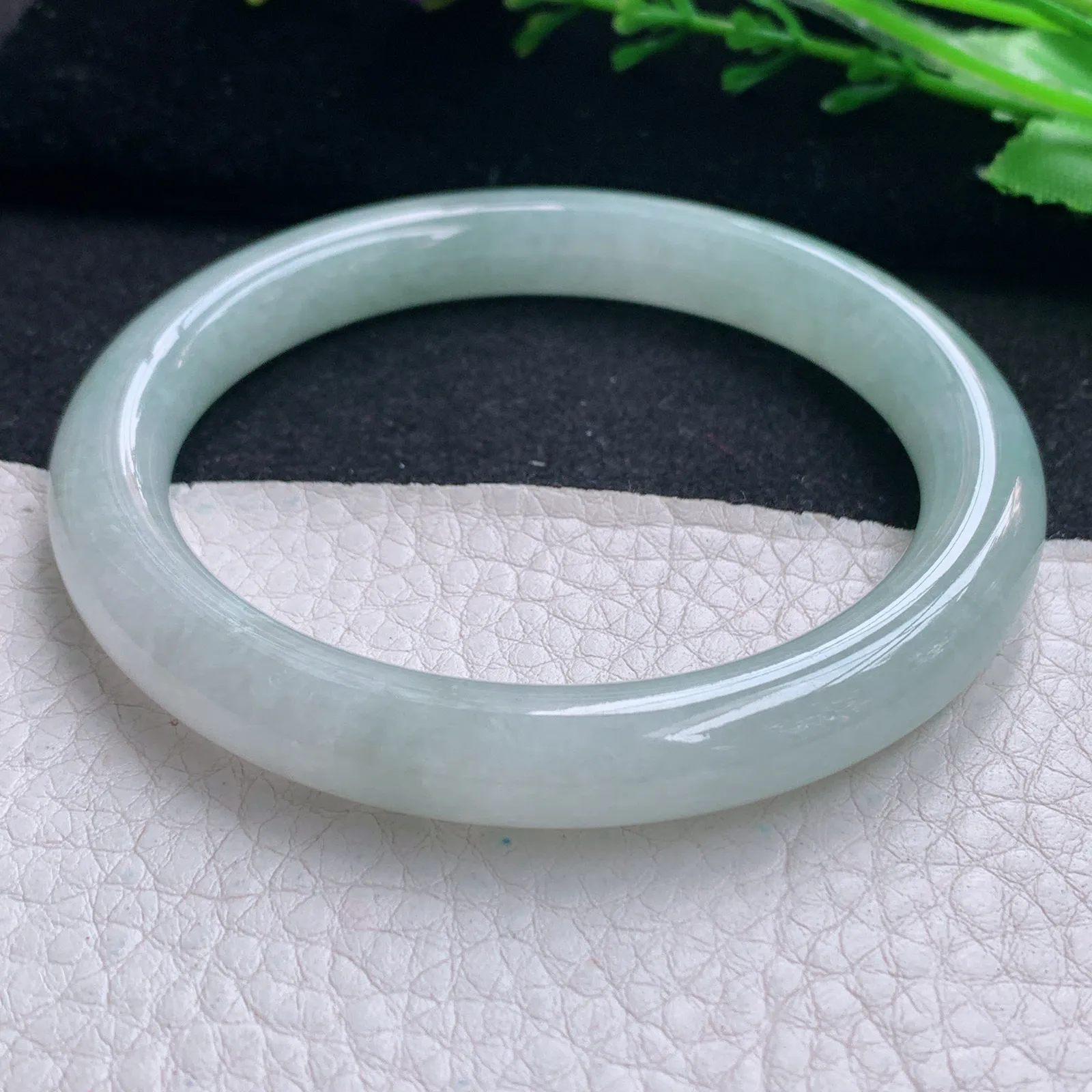 ym实拍57.5*9美人镯 天然缅甸翡翠冰晴秀气圆条玉手镯 叮当镯