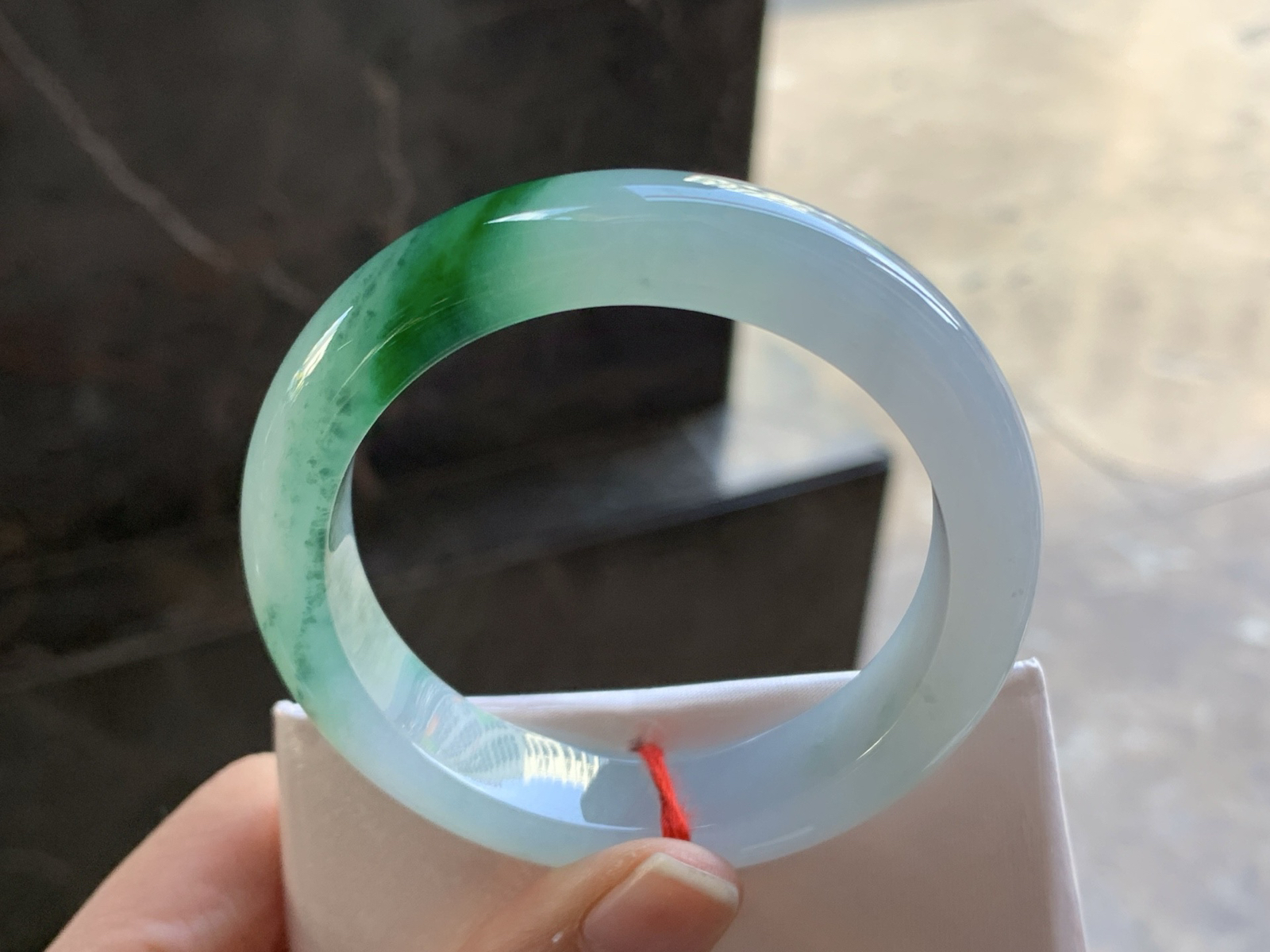 53-13-8.8

辣绿色手镯^_^颜色鲜艳 起光 种水足