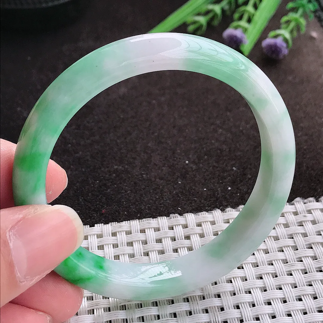 实拍A货翡翠55/10/7.8老坑精美辣阳绿手镯宽边翡翠玉镯女款