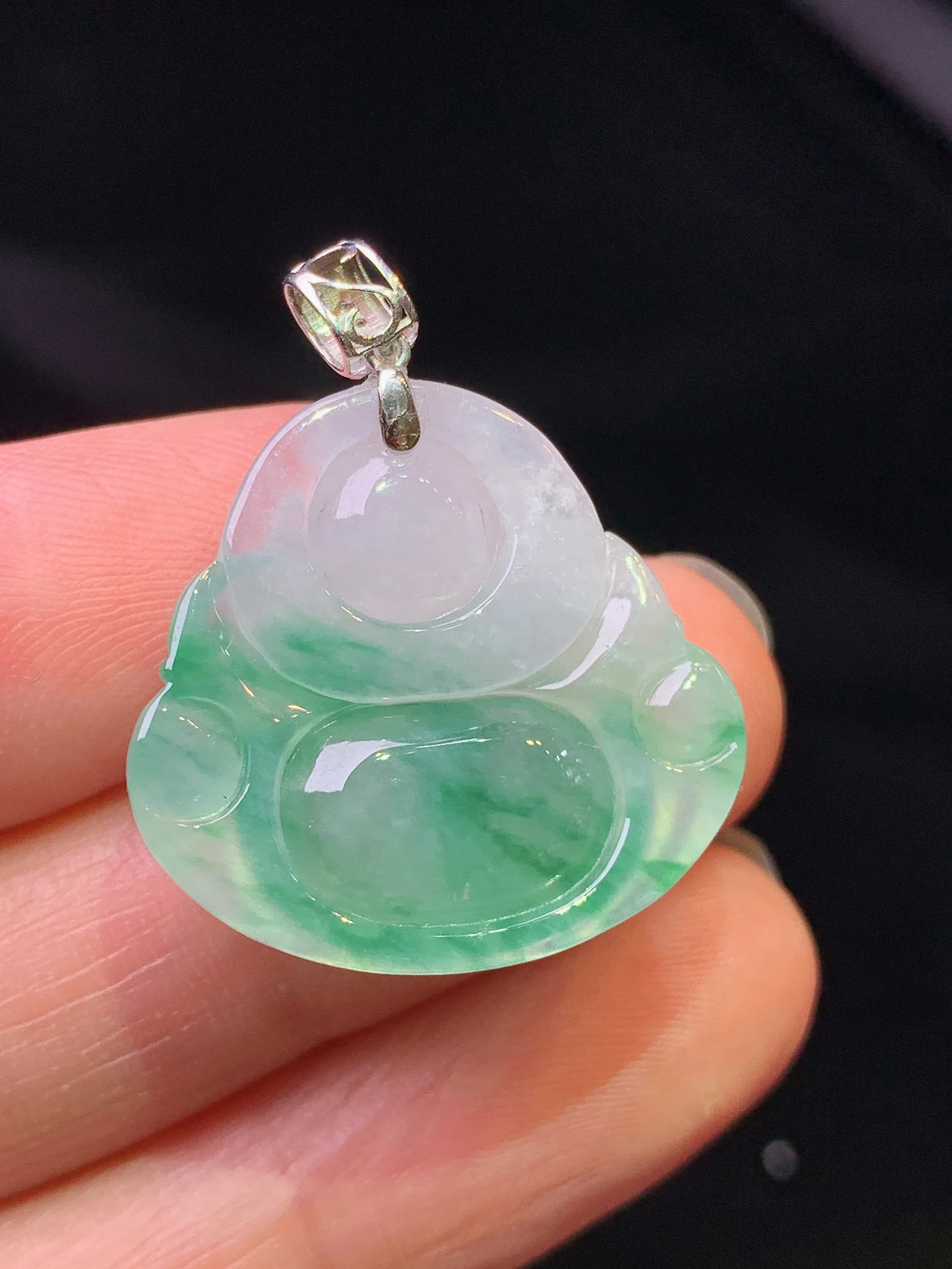 18k金钻镶嵌飘花佛公吊坠 玉质细腻 色泽艳丽清新 整体尺寸28*23.2*6.3