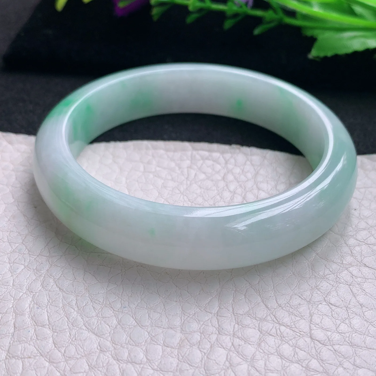 nr实拍57*13.2*8.2平安镯 天然缅甸翡翠白底青玉手镯 宽边玉手环
