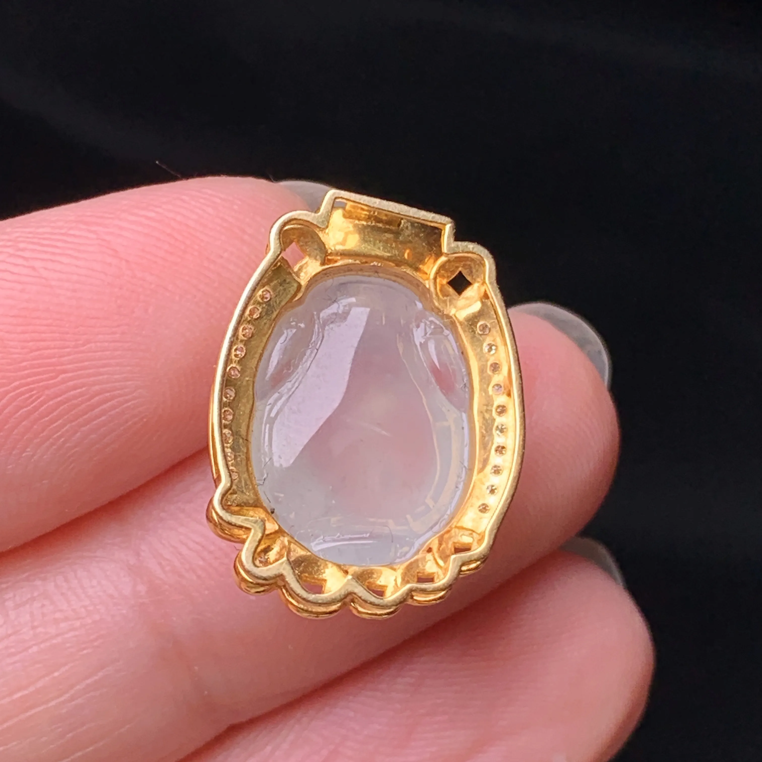 18k金钻镶嵌冰种貔貅吊坠 玉质细腻 色泽艳丽清新 整体尺寸19.5*14.2*8.8