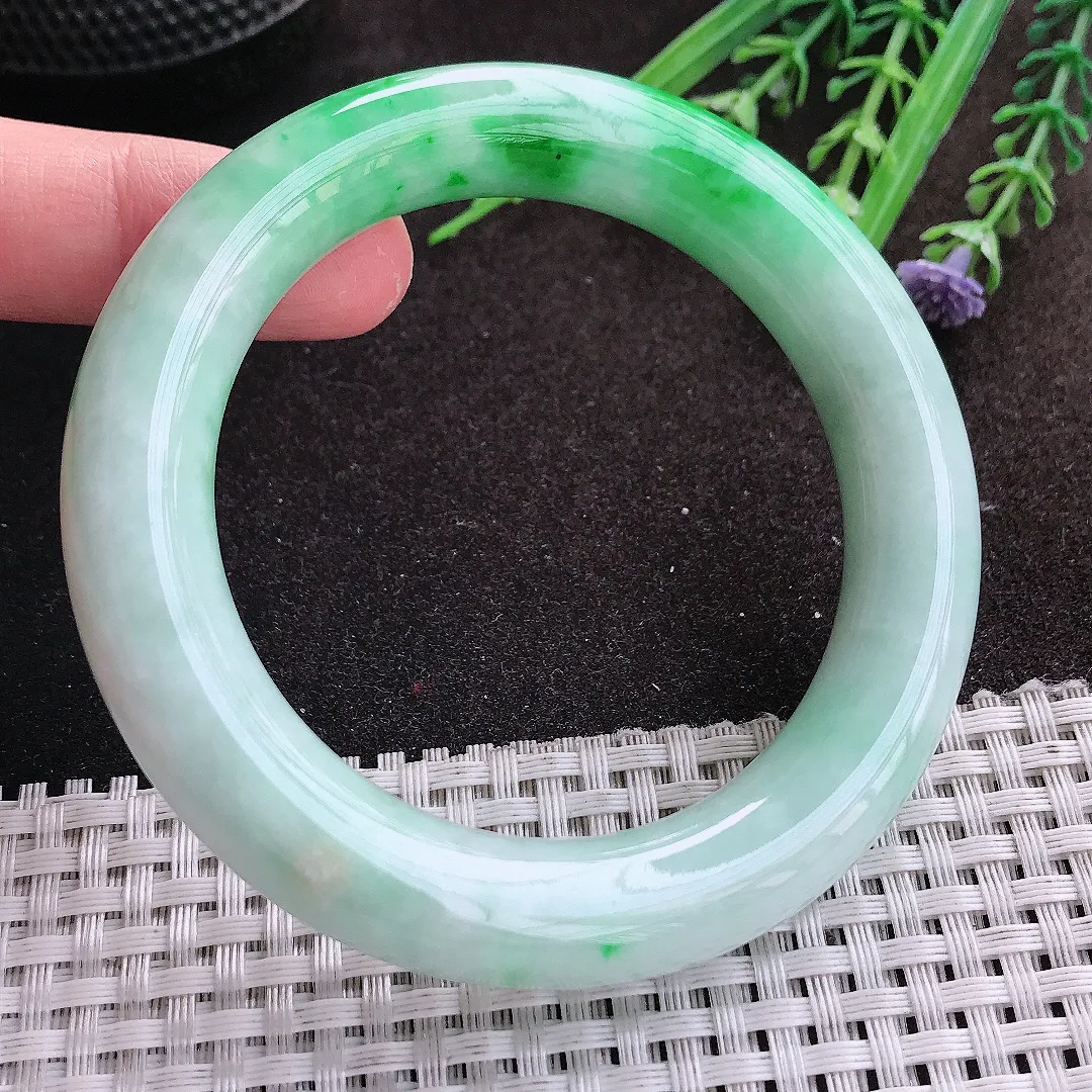 实拍A货翡翠56.5/12.5/11.5老坑精美飘阳绿手镯翡翠胖圆条玉镯女款