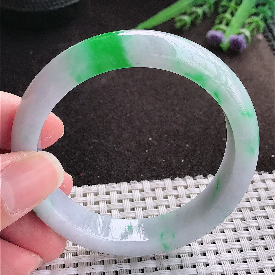 实拍A货翡翠56.5/13.2/8.2老坑冰润辣绿飘阳绿手镯宽边翡翠玉镯女款