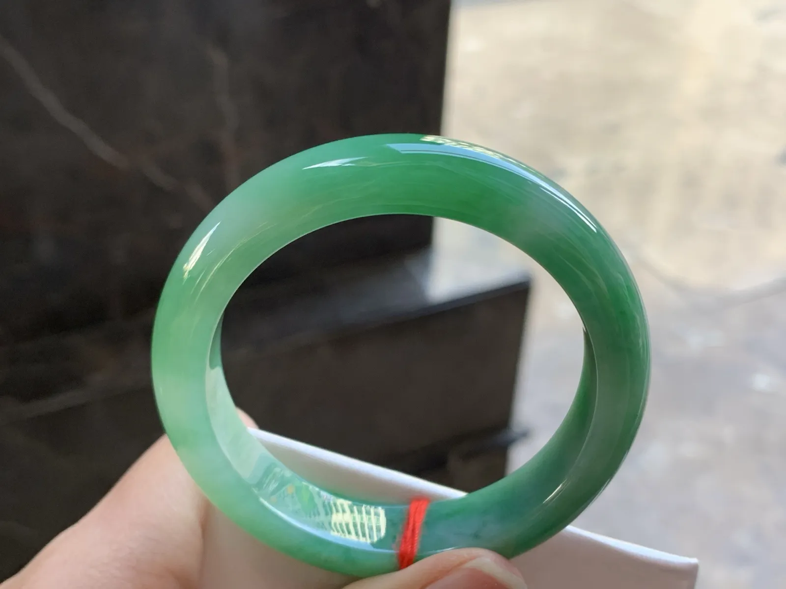 52-12.7-8.4

浓绿色手镯^_^鲜艳