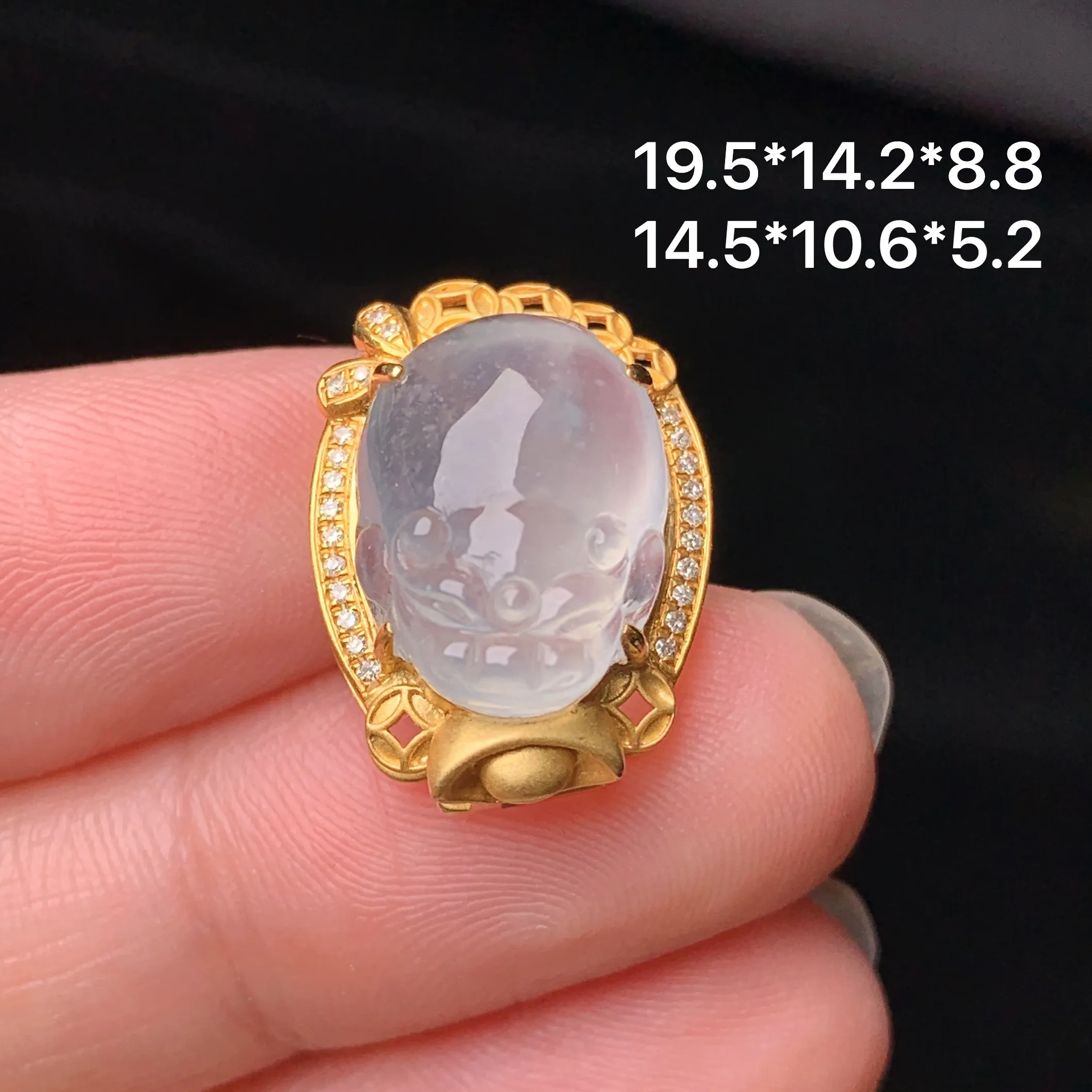 18k金钻镶嵌冰种貔貅吊坠 玉质细腻 色泽艳丽清新 整体尺寸19.5*14.2*8.8