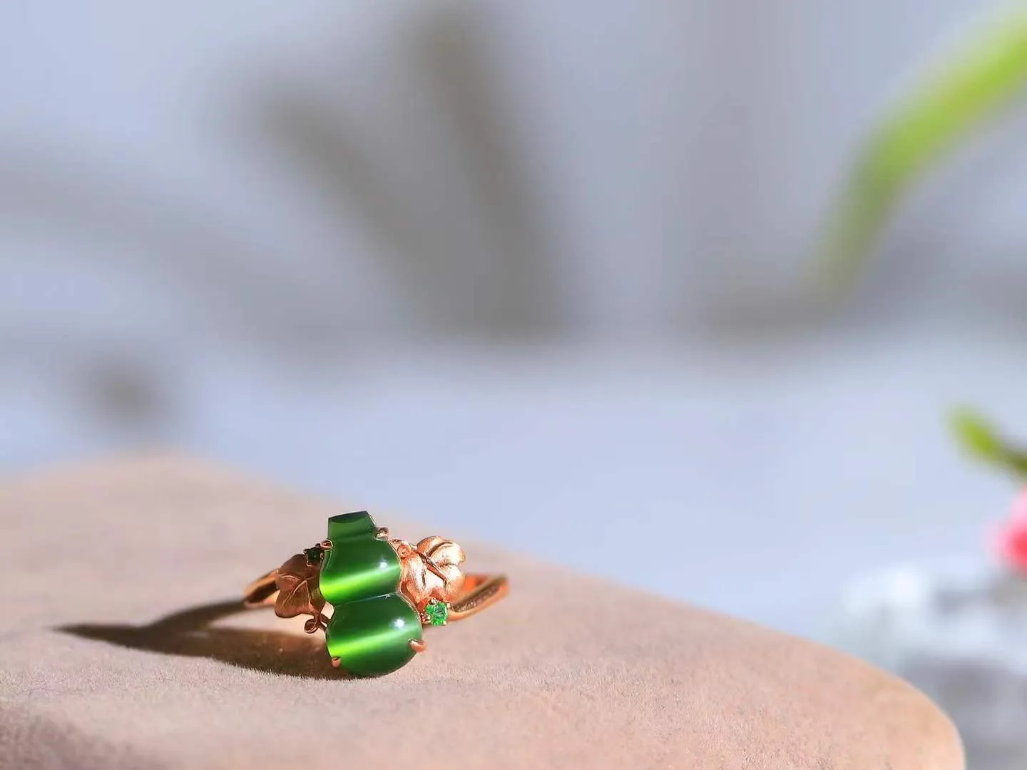 【金镶玉.福禄.戒指】

精品和田玉碧玉猫眼18k金镶嵌葫芦戒指，玉质细腻油润，造型饱满圆润，手感