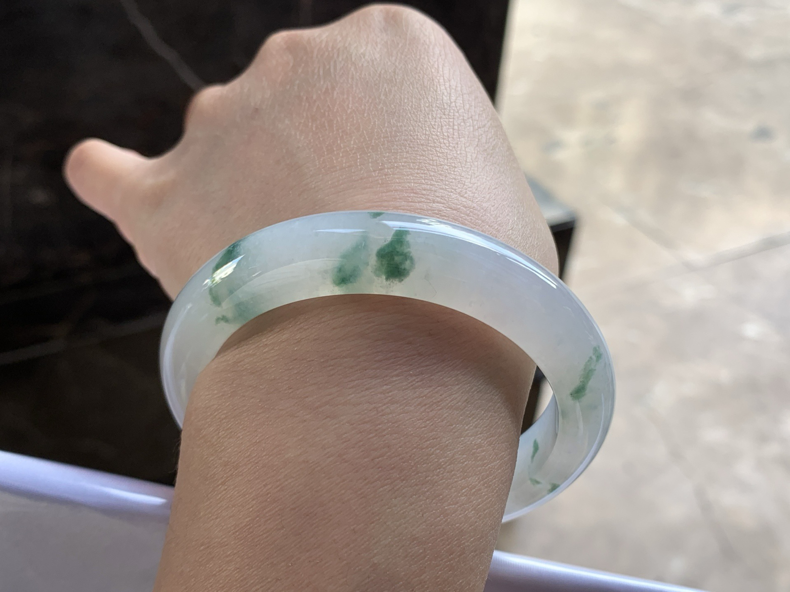 56-12.6-8.9

蓝花手镯^_^细腻 飘花灵韵