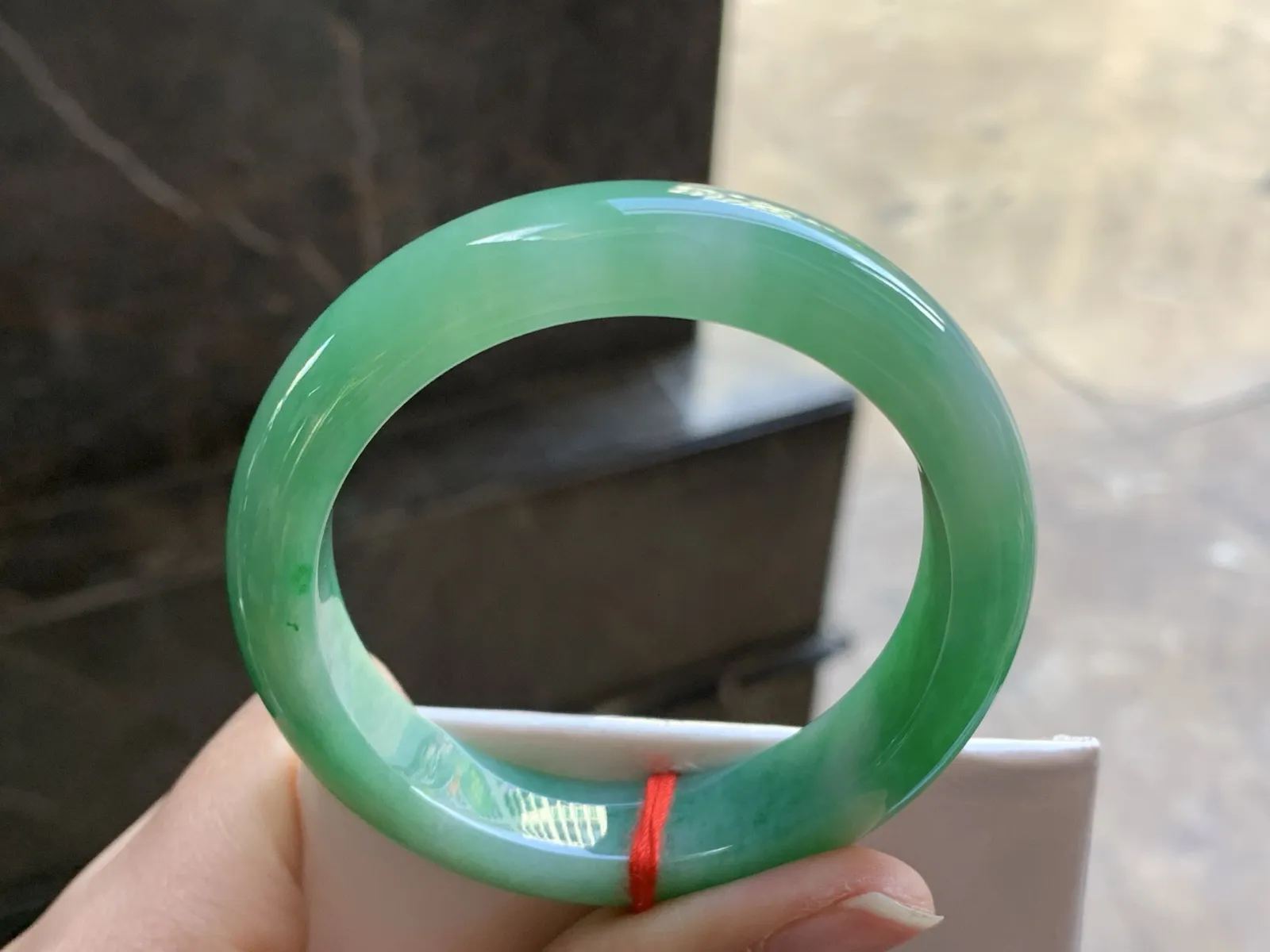 52-12.7-8.4

浓绿色手镯^_^鲜艳