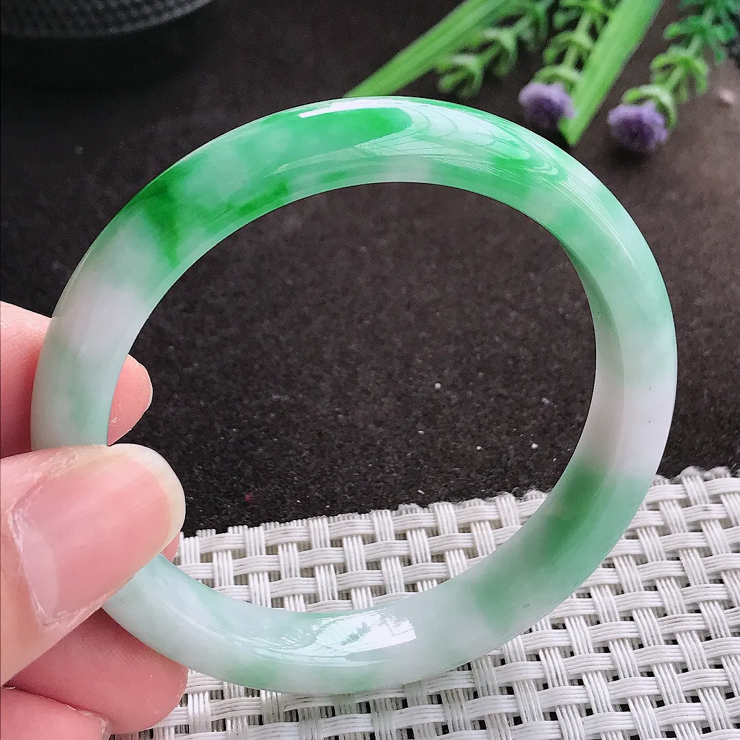 实拍A货翡翠55/10/7.8老坑精美辣阳绿手镯宽边翡翠玉镯女款