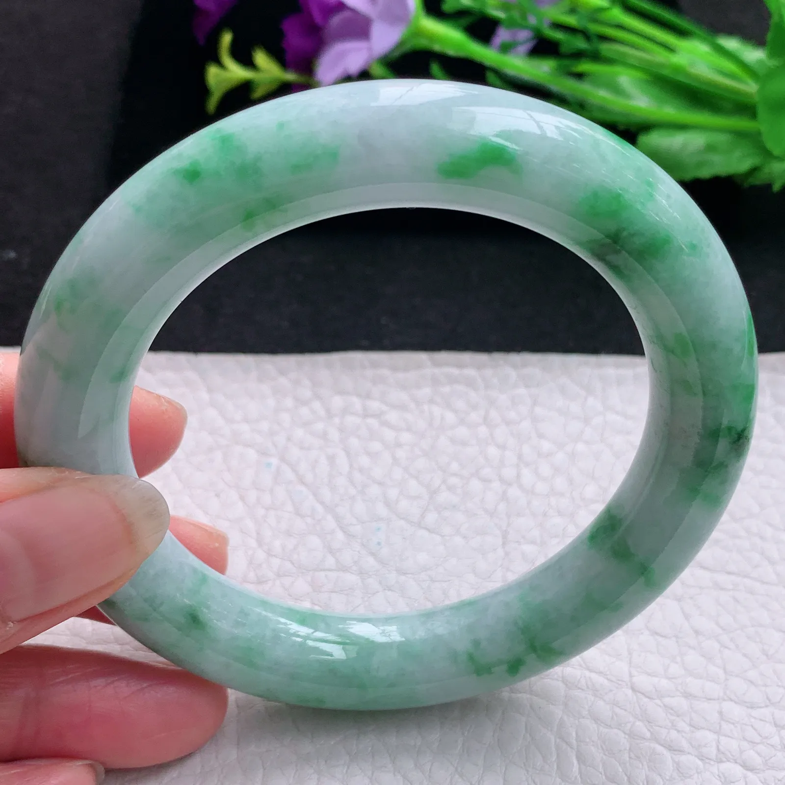 n实拍59*12.2*12胖圆镯 天然缅甸翡翠飘绿大气水润圆条玉手镯 正圈玉手环