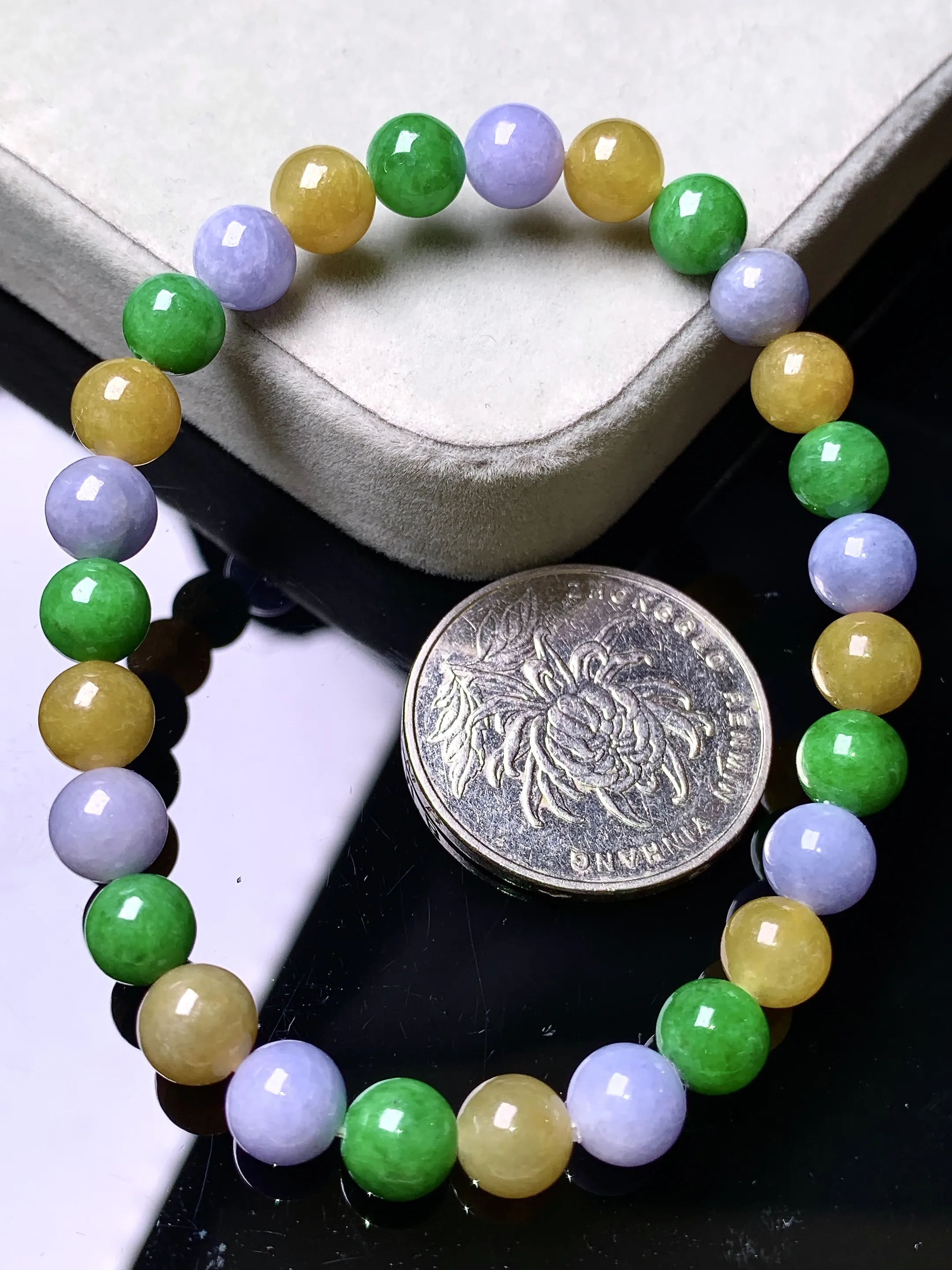 多彩圆珠手链 玉质细腻 色泽艳丽清新 整体尺寸6.6