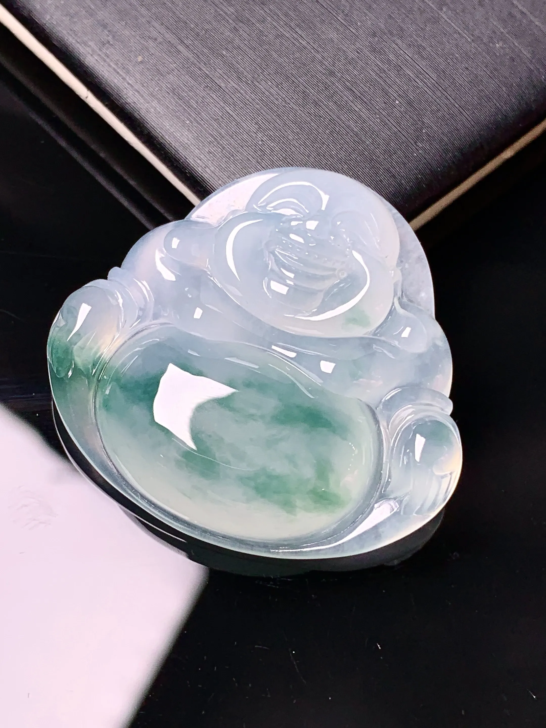 冰种飘花佛公吊坠 玉质细腻 色泽艳丽清新 整体尺寸29.2*31.5*6.8