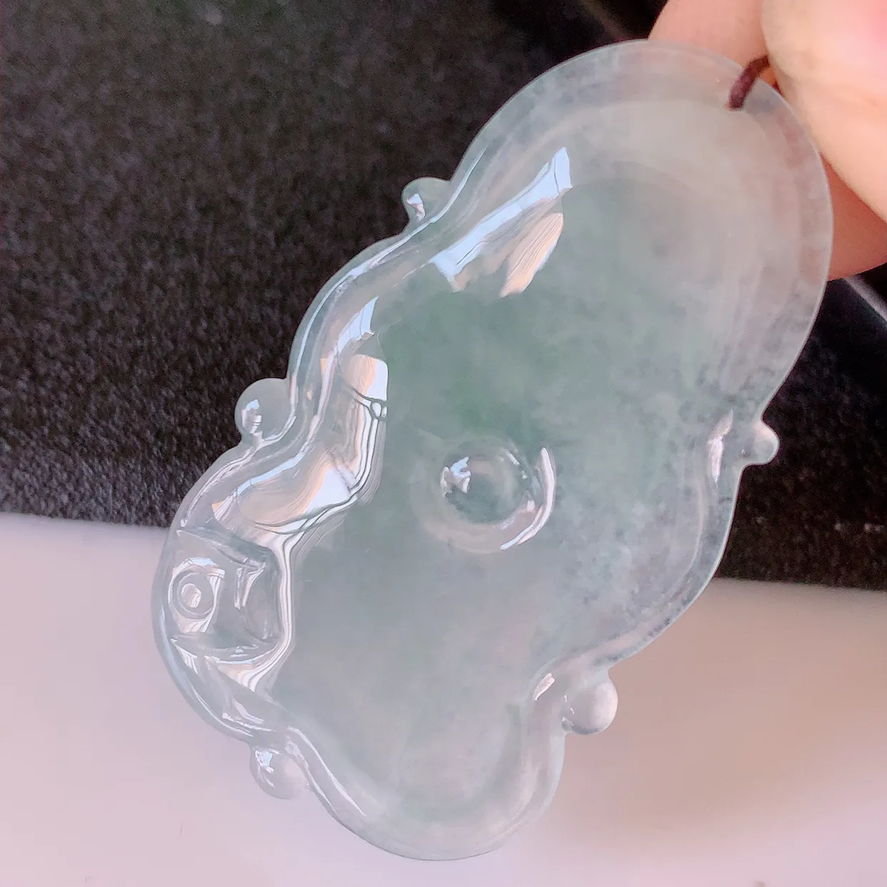 自然光实拍，冰种翡翠荷叶鱼、 和和美美玉坠，财源广进，自然隐逸、荷本是素不着尘之物， 有和美之寓意。#41.13