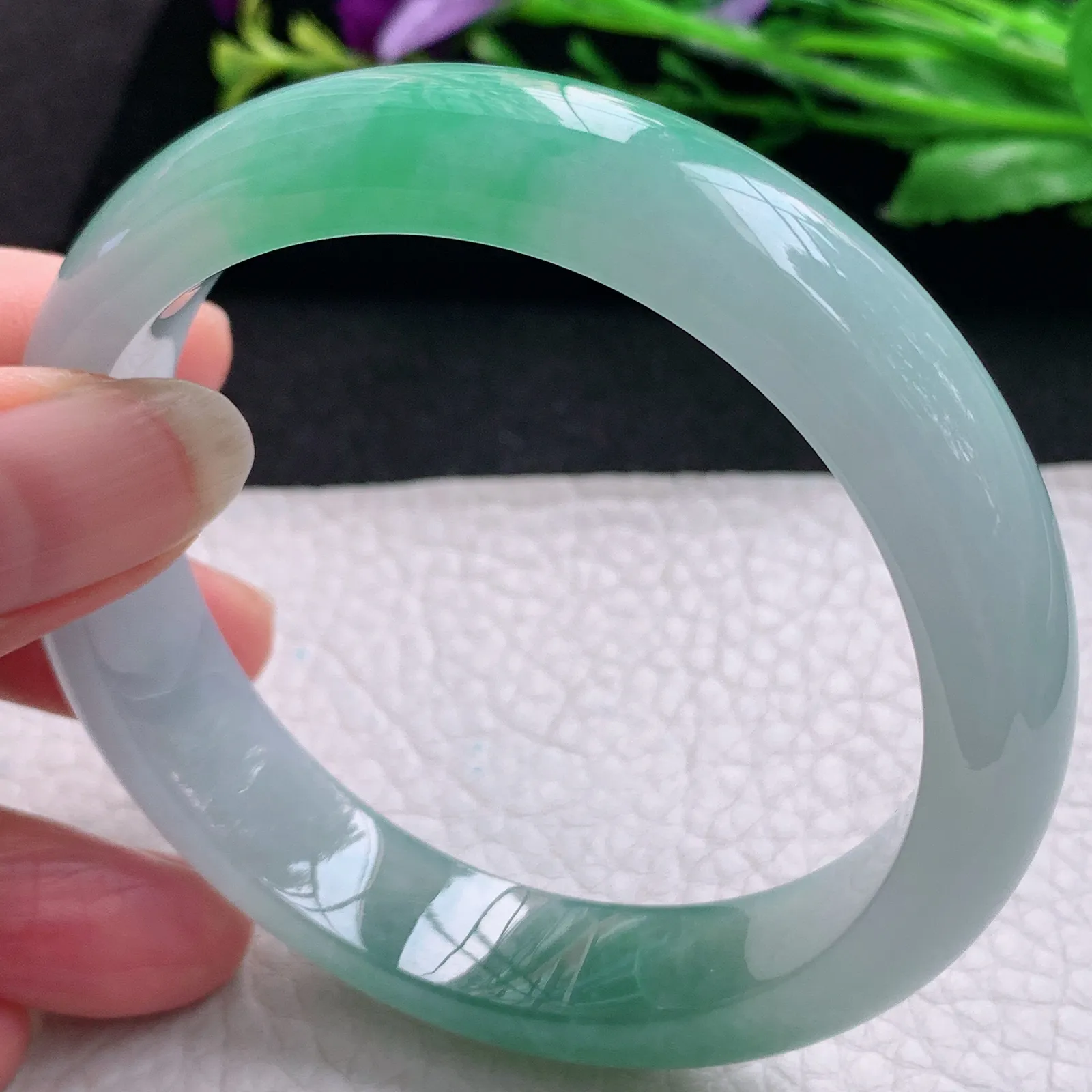 js实拍59.5*13.8*8平安镯 天然缅甸翡翠冰绿玉手镯 宽边玉手环