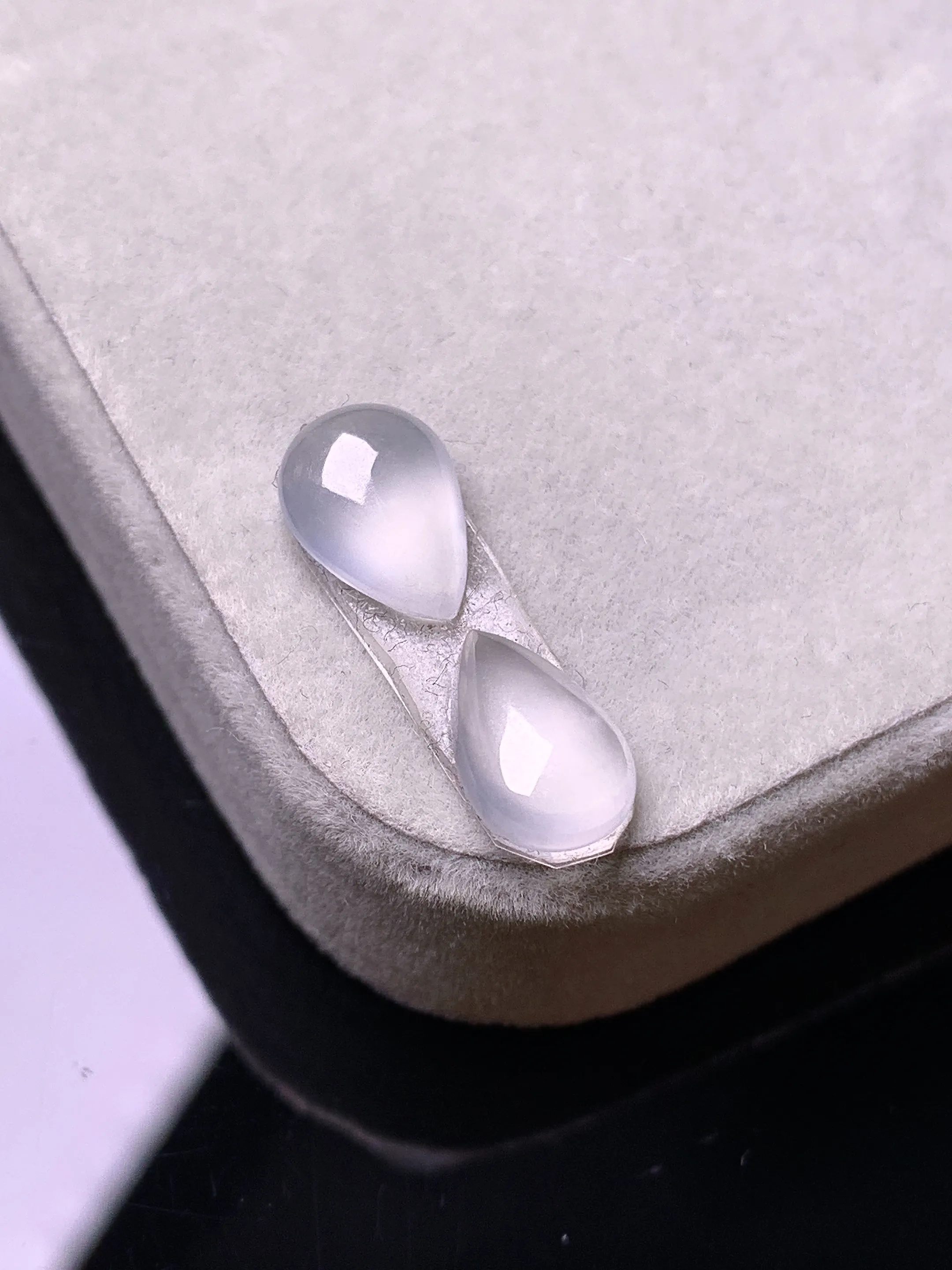 镶嵌款 冰种水滴吊坠 玉质细腻 色泽艳丽清新 整体尺寸9.6*7.1*3