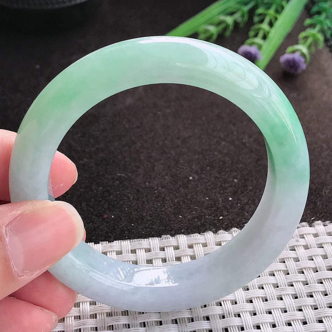 实拍A货翡翠53.5/12.1/9.2老坑秀气冰润飘绿手镯宽边翡翠玉镯女款