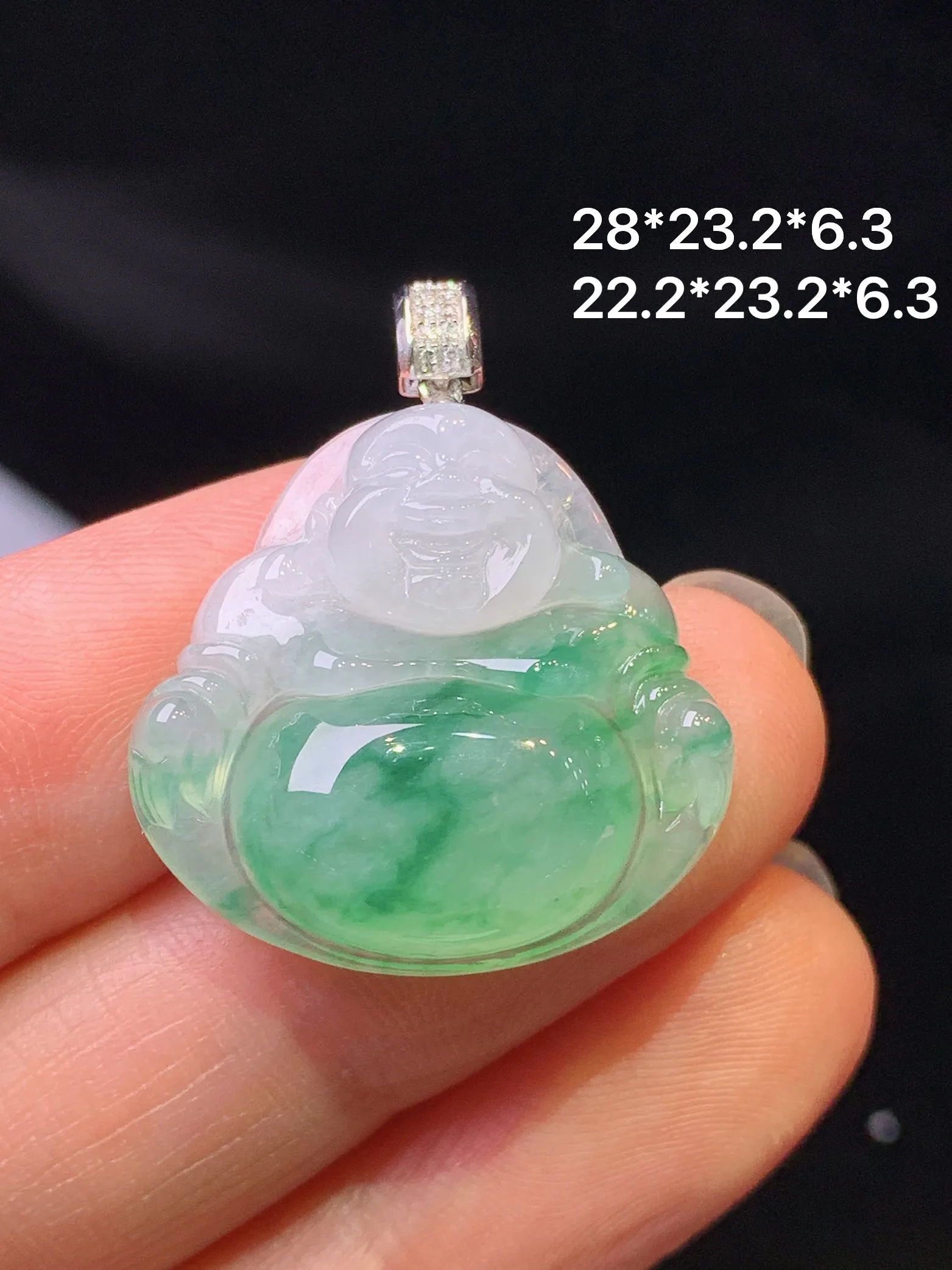 18k金钻镶嵌飘花佛公吊坠 玉质细腻 色泽艳丽清新 整体尺寸28*23.2*6.3