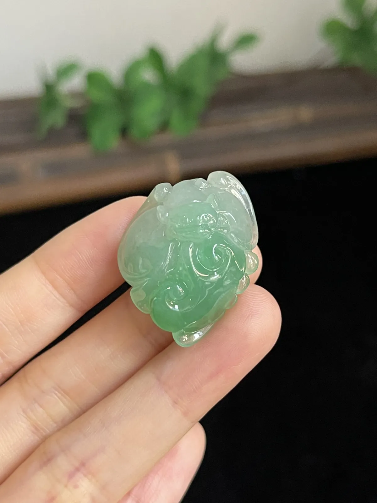 翡翠冰糯种绿色吊坠