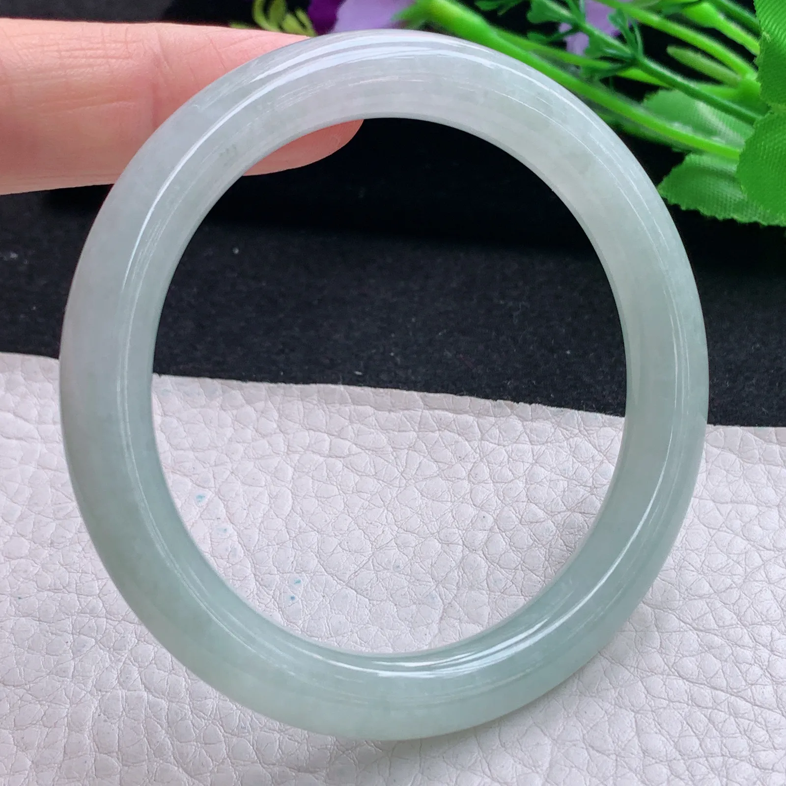 ym实拍57.5*9美人镯 天然缅甸翡翠冰晴秀气圆条玉手镯 叮当镯