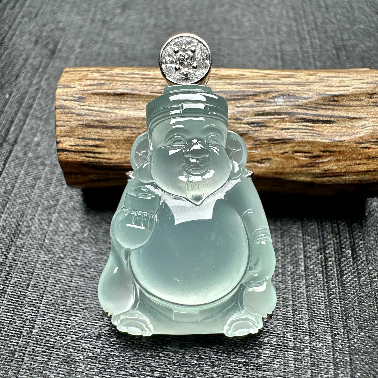 【冰种财神】质地细腻，饱满圆润，笑口常开，18k金钻镶嵌，裸石尺寸26.3*16.2*6毫米